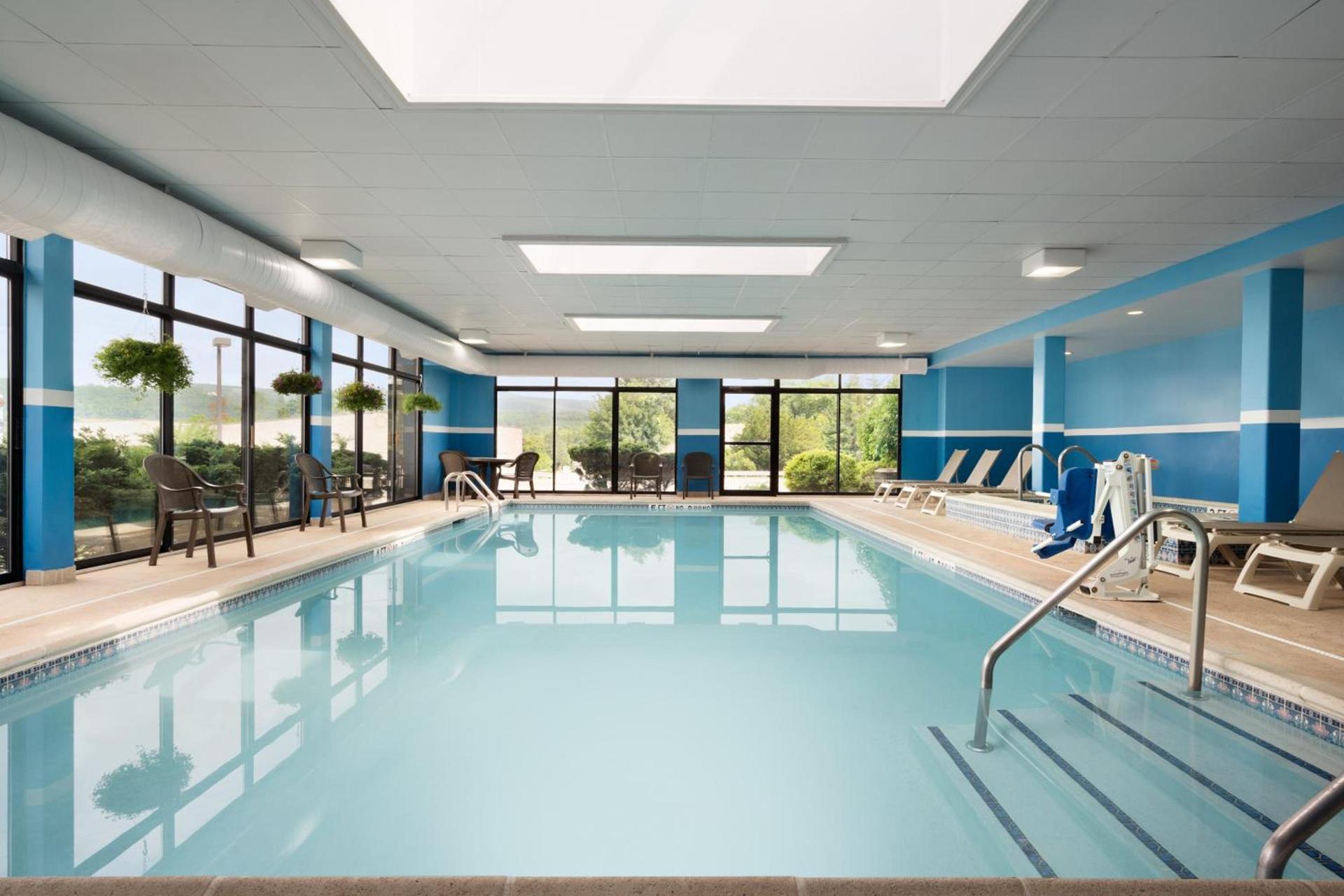 Holiday Inn Express & Suites - North Brunswick by IHG photo 3