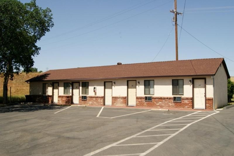 Travelers Motel photo 2