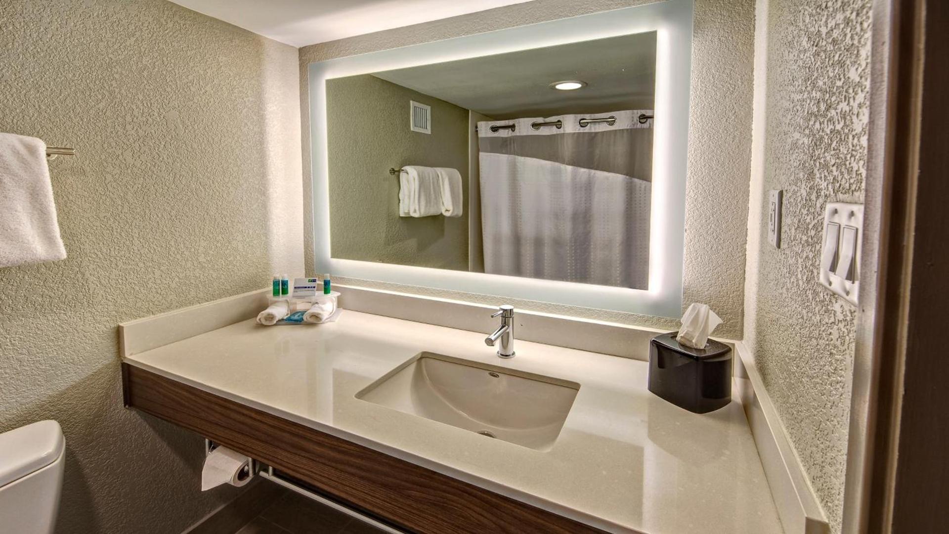 Holiday Inn Express Louisville Airport Expo Center by IHG photo 14