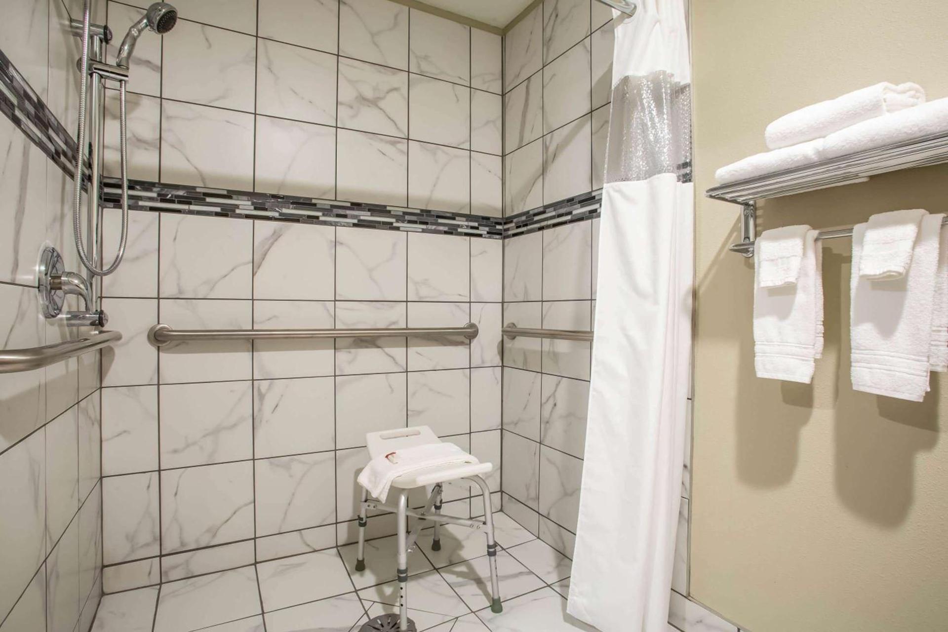 Travelodge by Wyndham Wahpeton photo 7