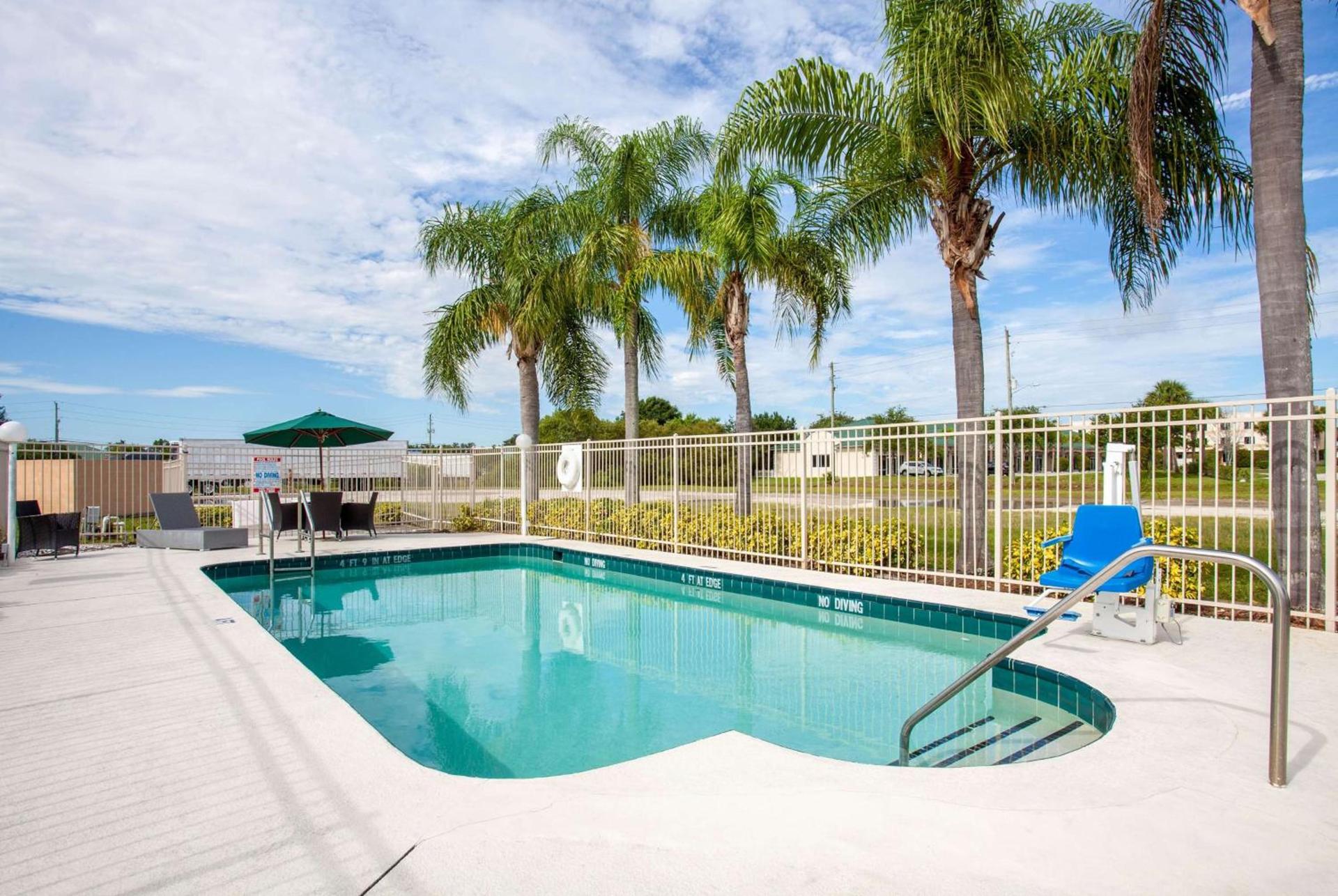 Howard Johnson by Wyndham Vero Beach/I-95 photo 13