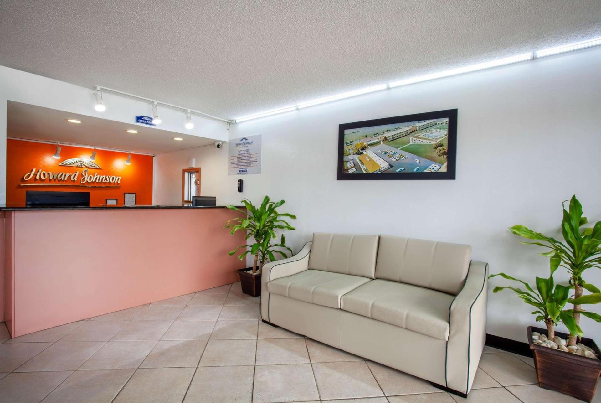 Howard Johnson by Wyndham Vero Beach/I-95 photo 56