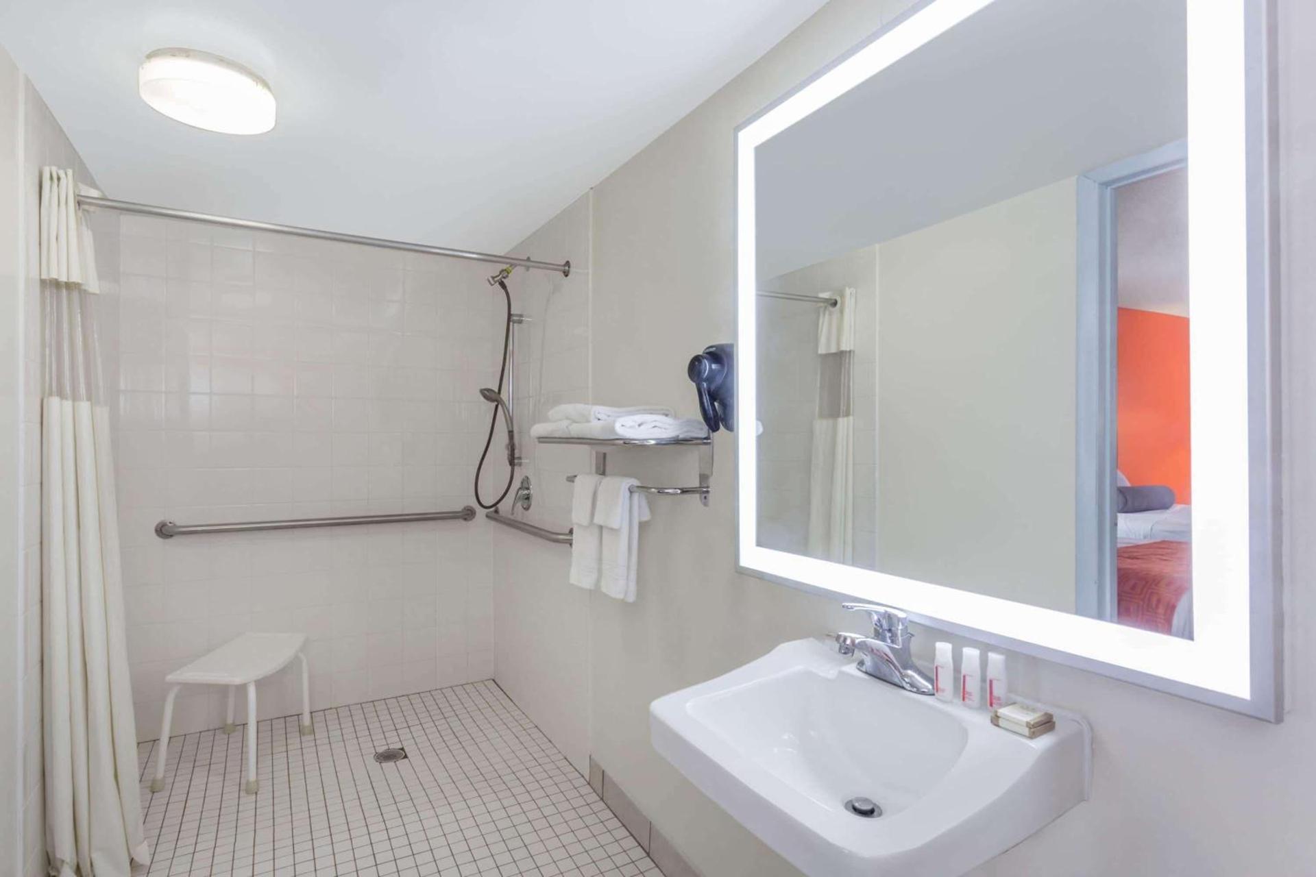 Howard Johnson by Wyndham Vero Beach/I-95 photo 17