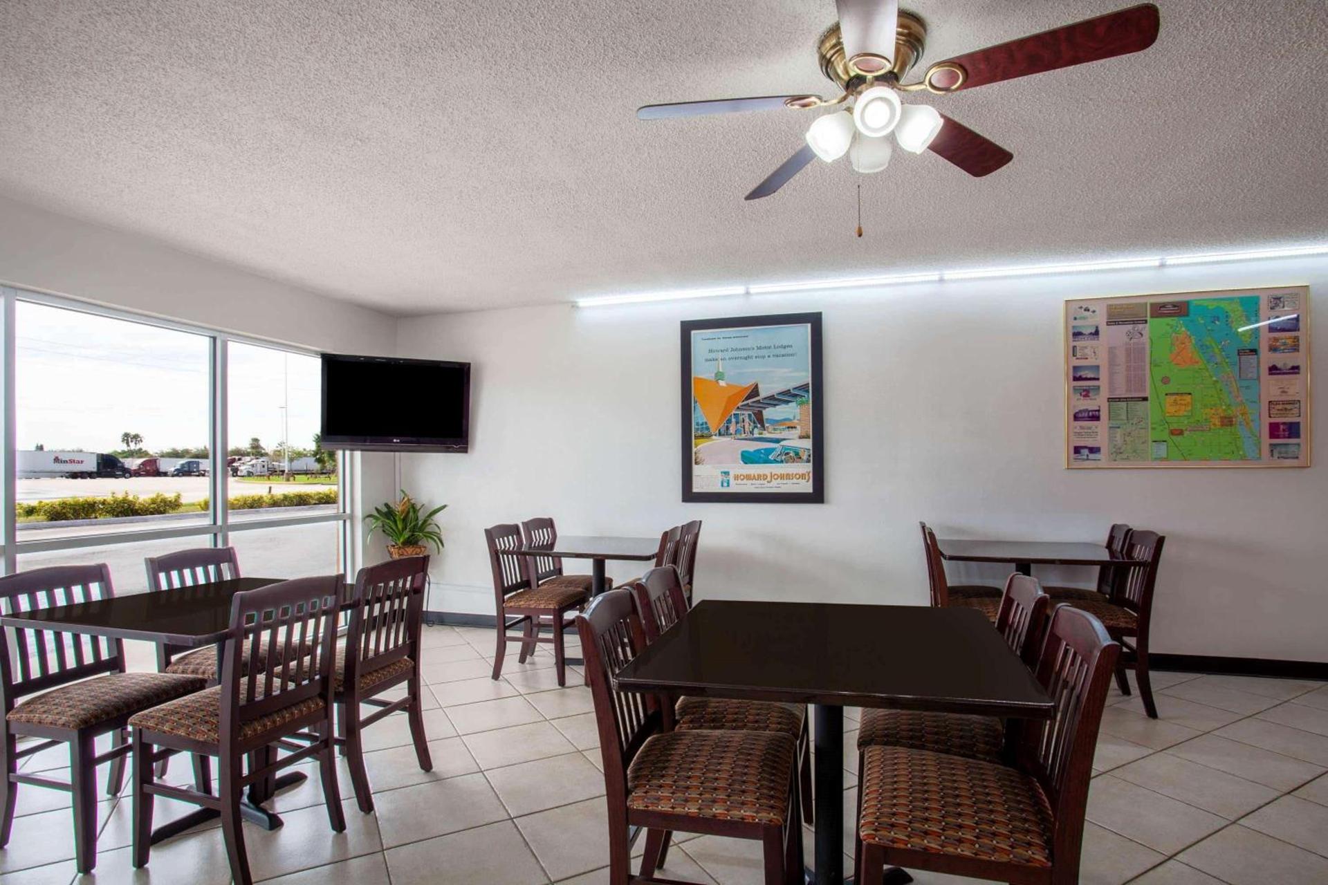 Howard Johnson by Wyndham Vero Beach/I-95 photo 15