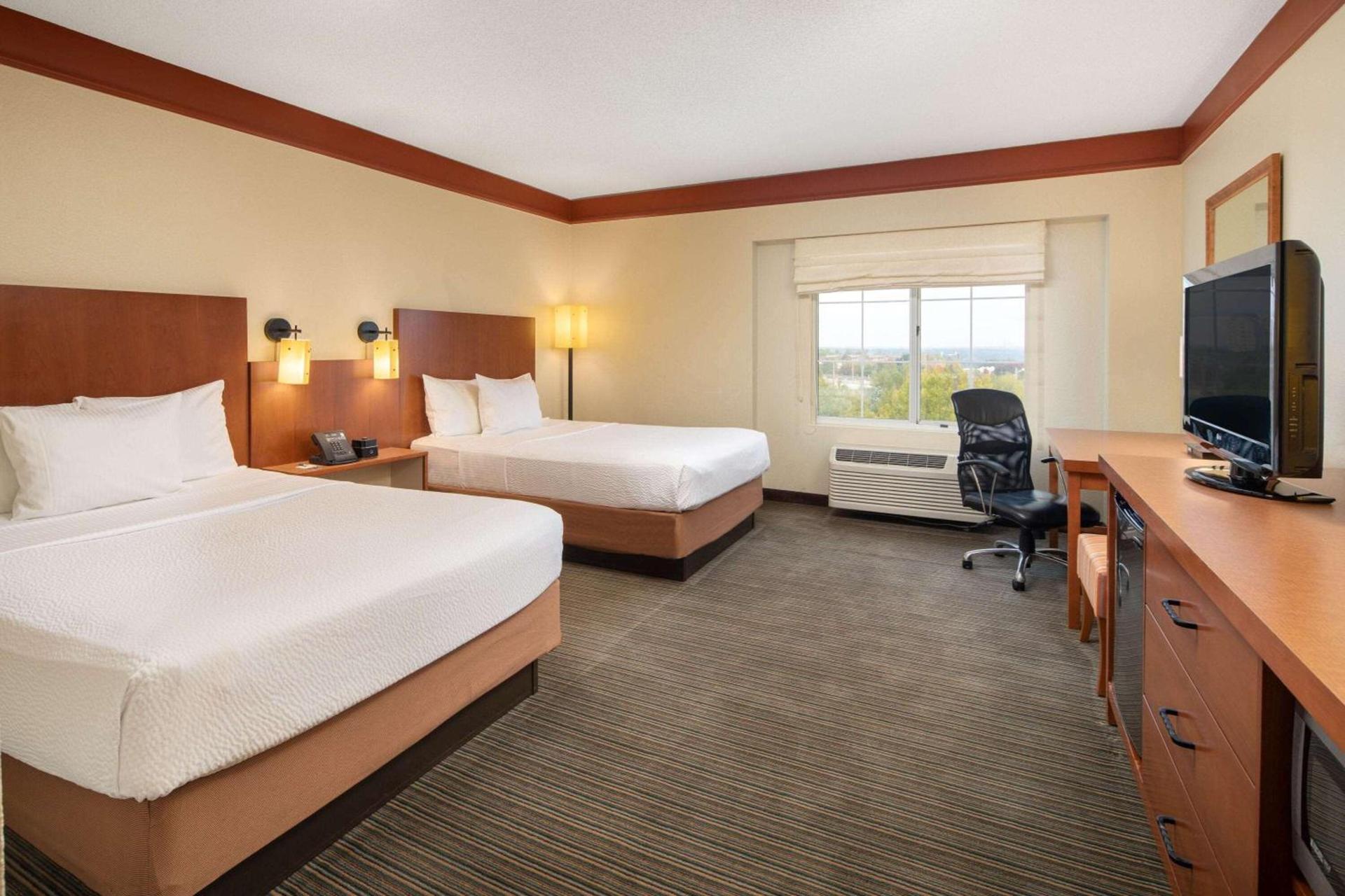 La Quinta by Wyndham Atlanta Ballpark/Galleria photo 18