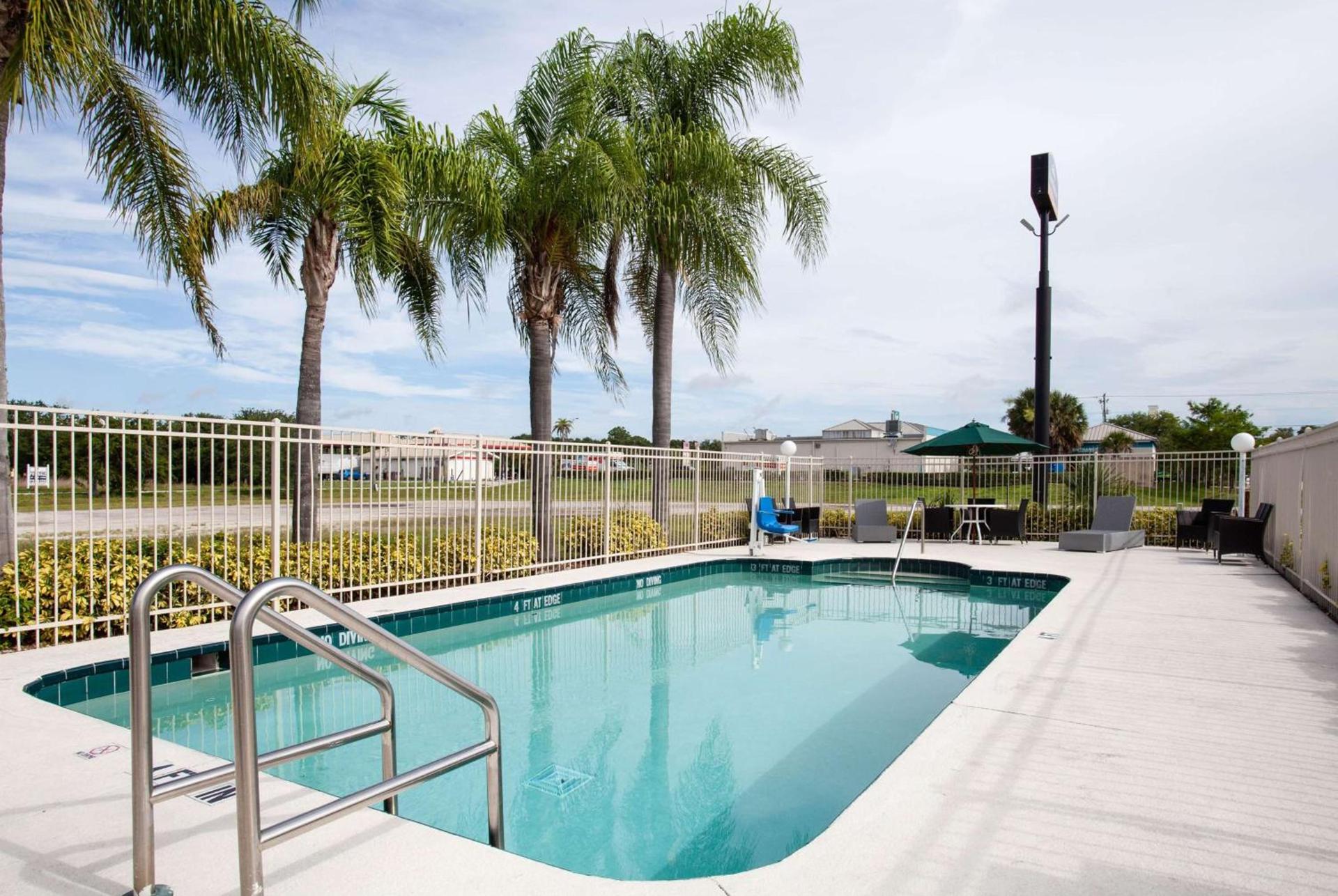 Howard Johnson by Wyndham Vero Beach/I-95 photo 12