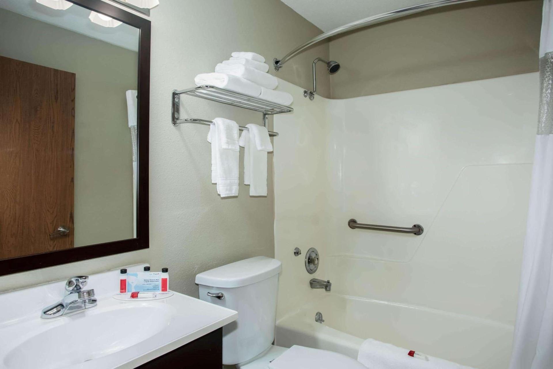 Travelodge by Wyndham Wahpeton photo 8