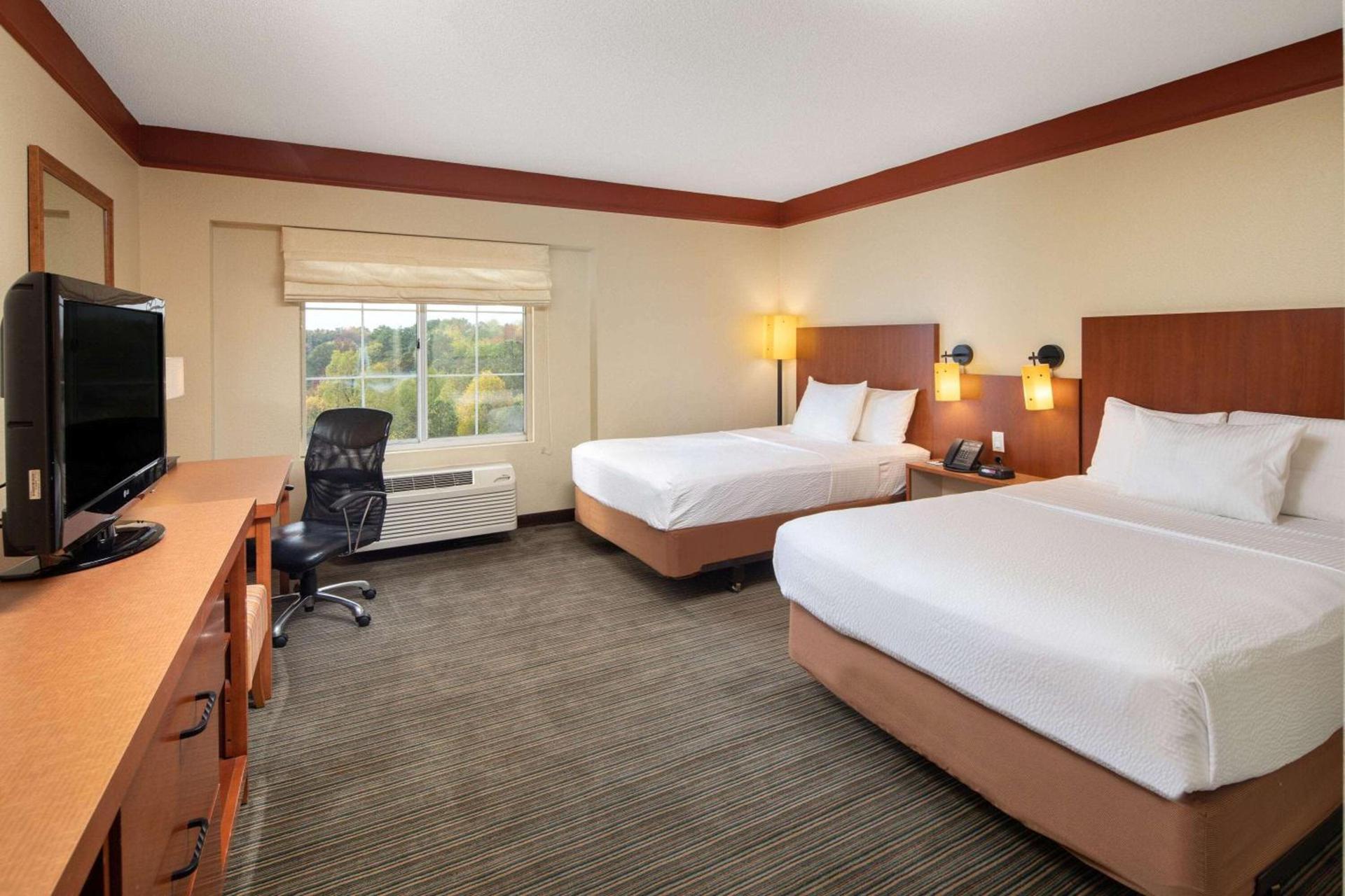La Quinta by Wyndham Atlanta Ballpark/Galleria photo 19