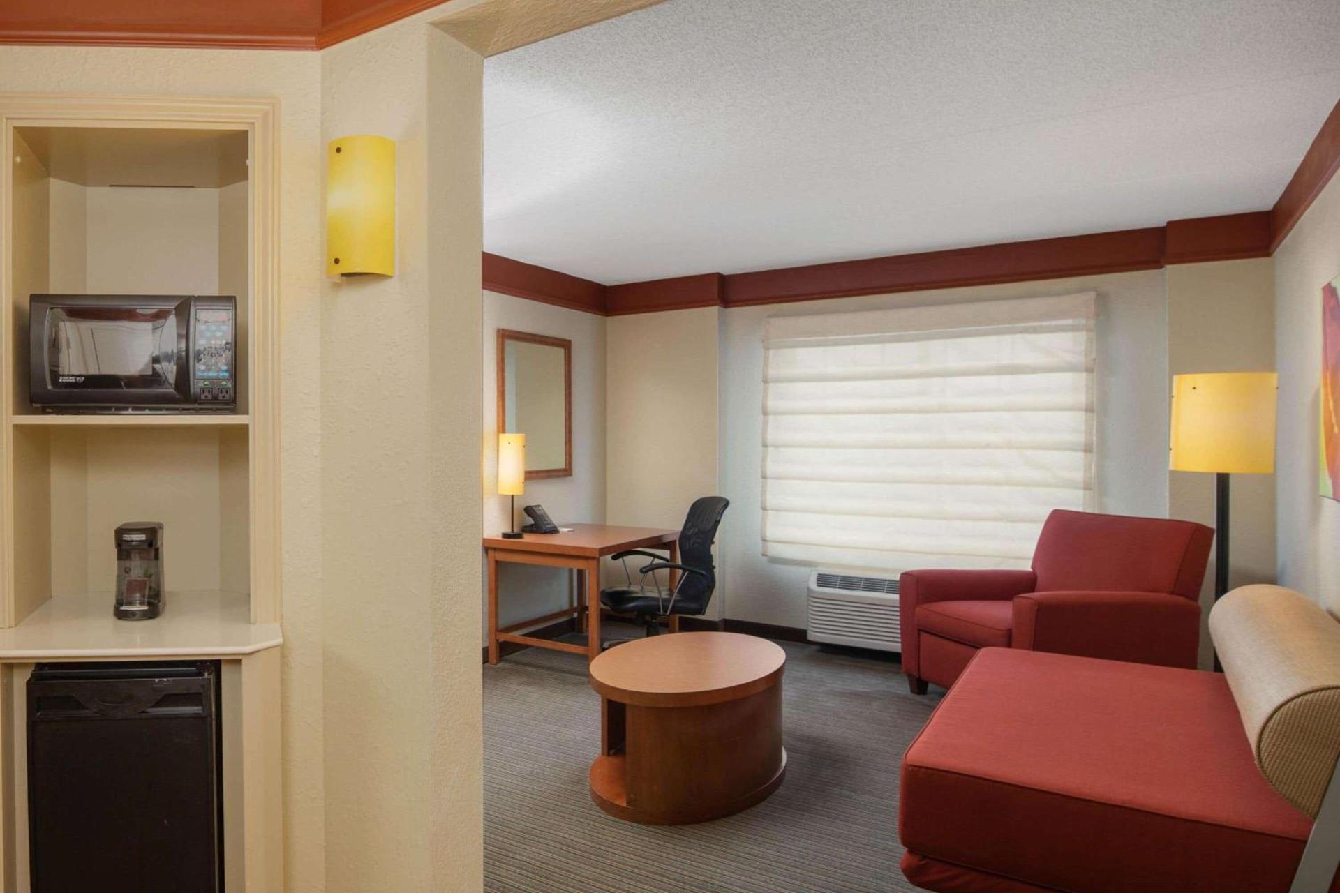 La Quinta by Wyndham Atlanta Ballpark/Galleria photo 38