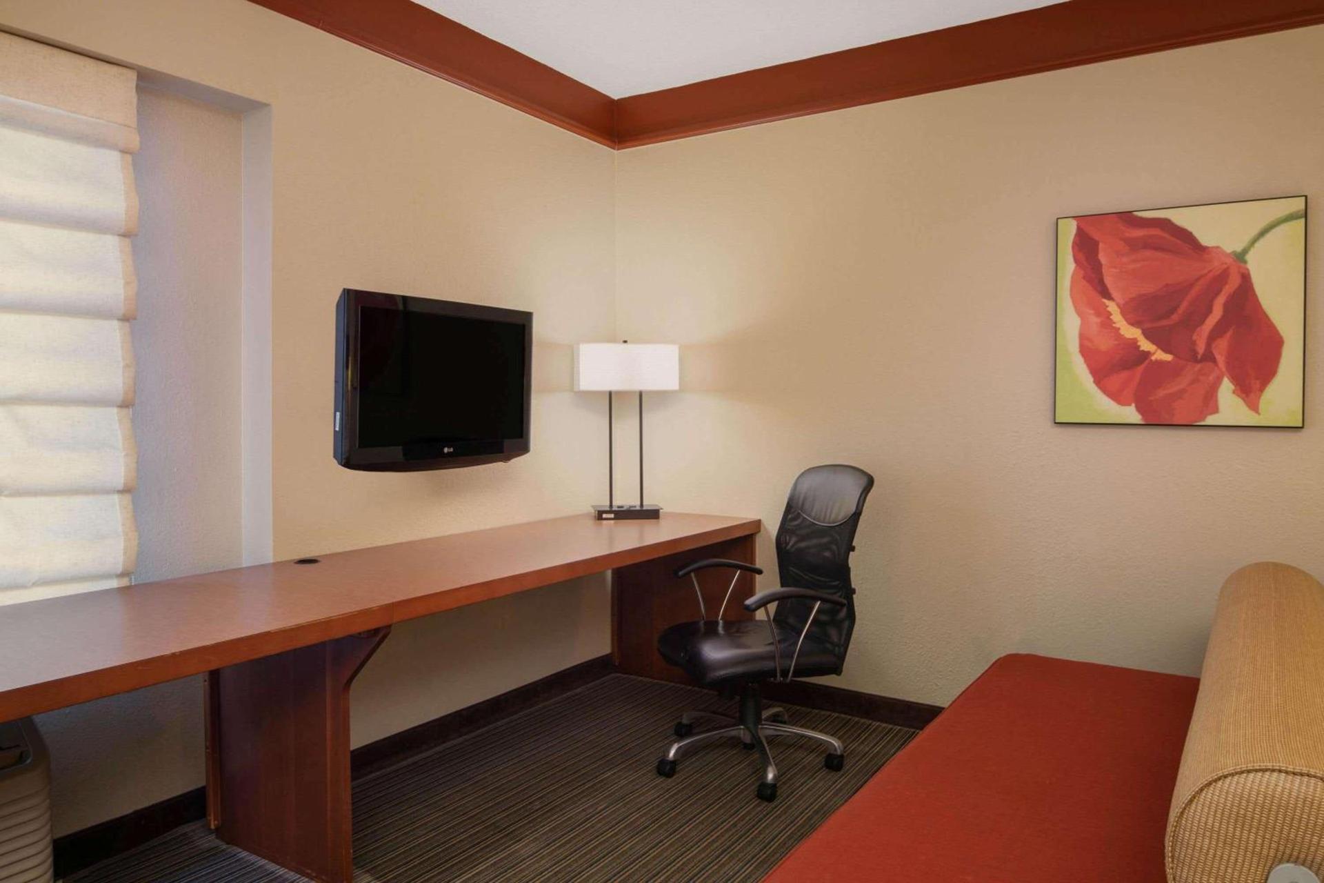 La Quinta by Wyndham Atlanta Ballpark/Galleria photo 17
