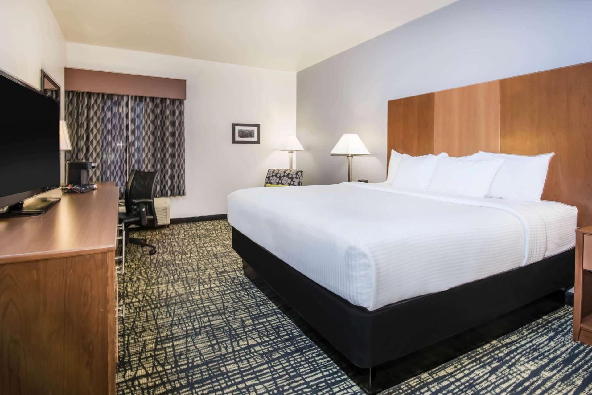 La Quinta by Wyndham Morgantown photo 32