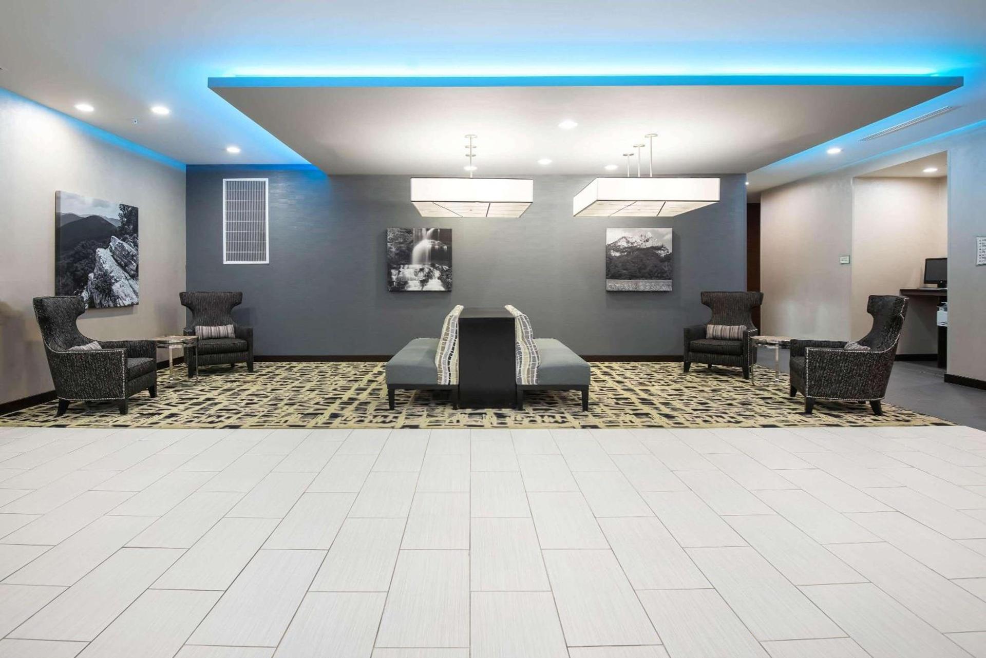 La Quinta by Wyndham Morgantown photo 7