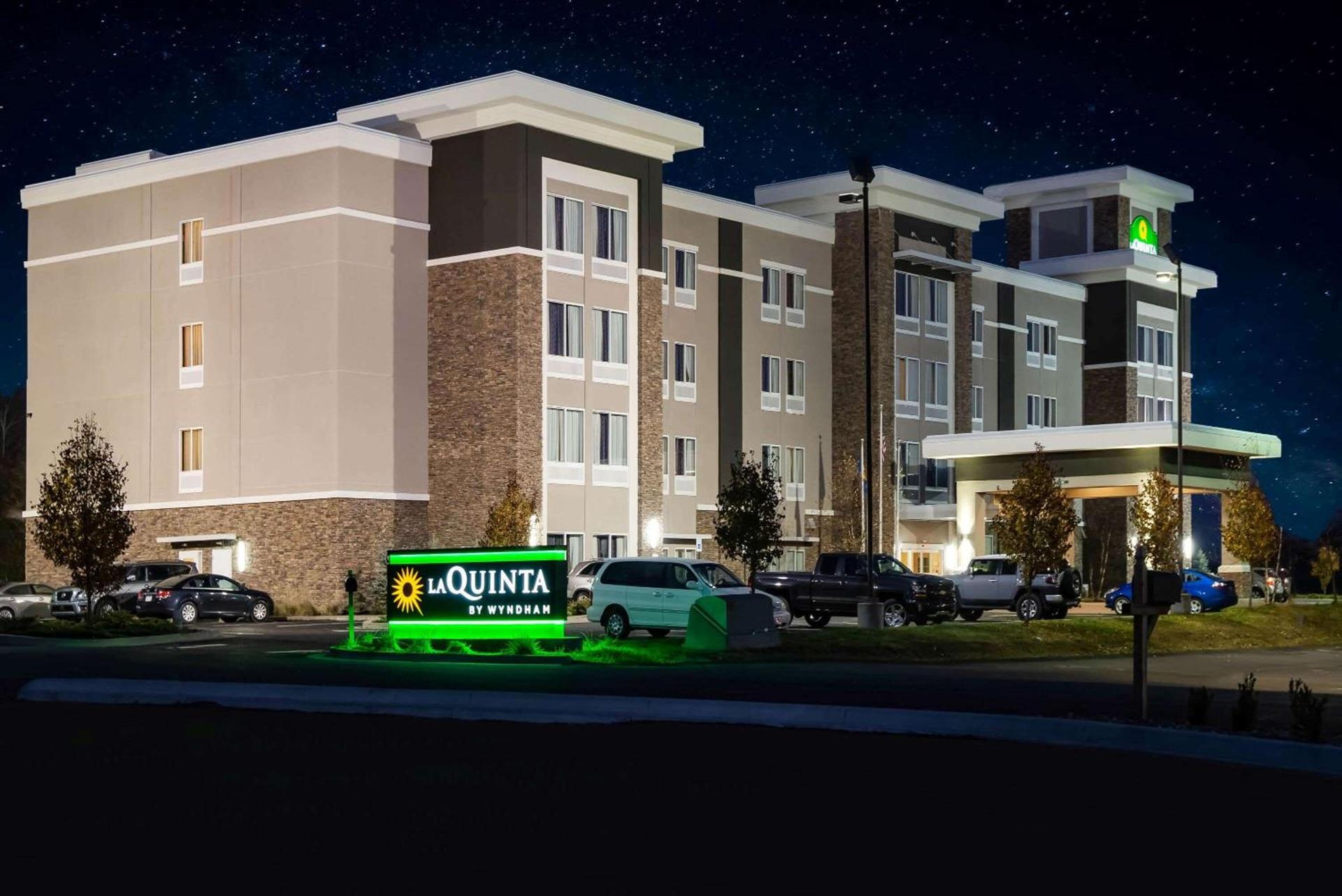 La Quinta by Wyndham Morgantown photo 3