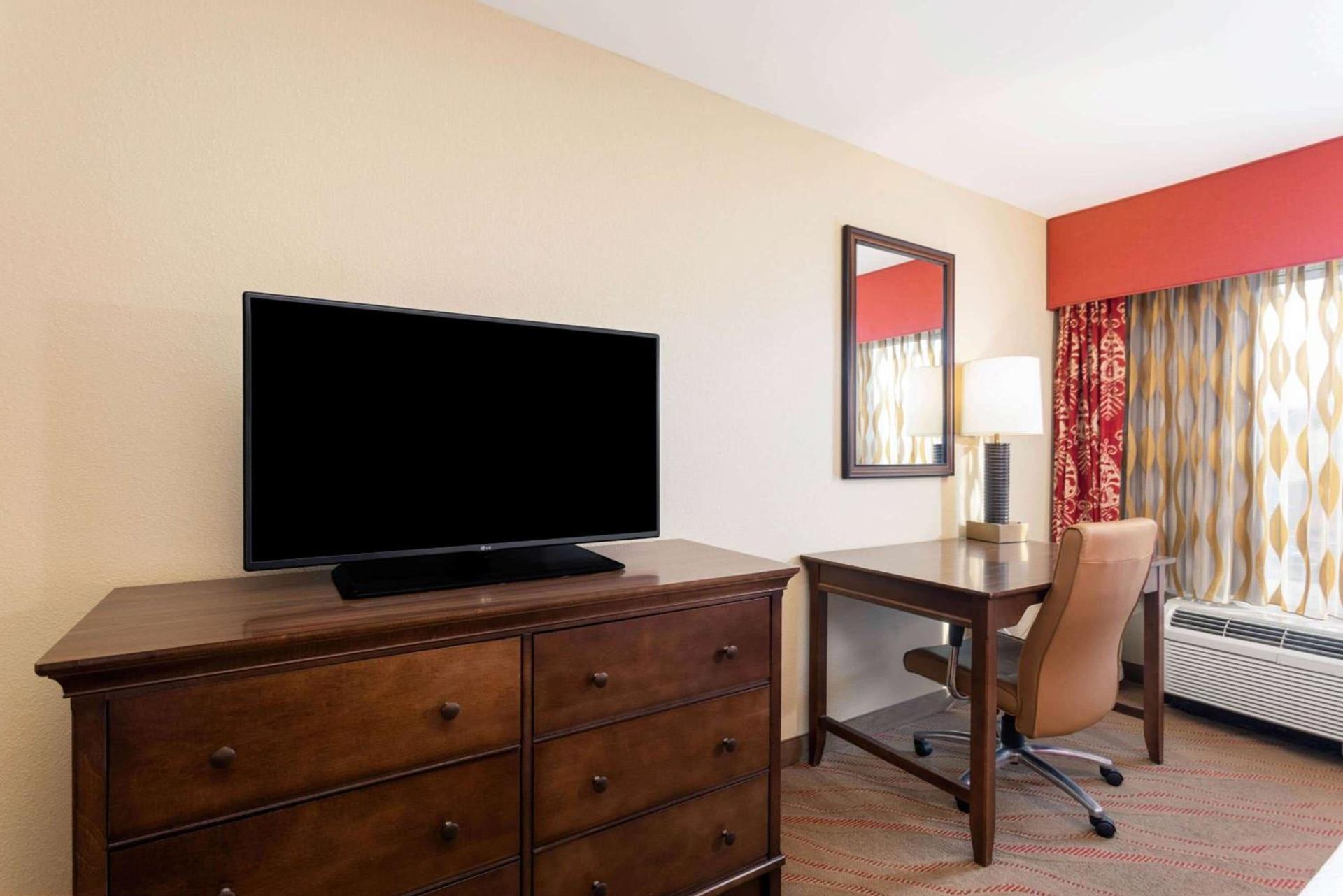 La Quinta by Wyndham Pigeon Forge photo 53