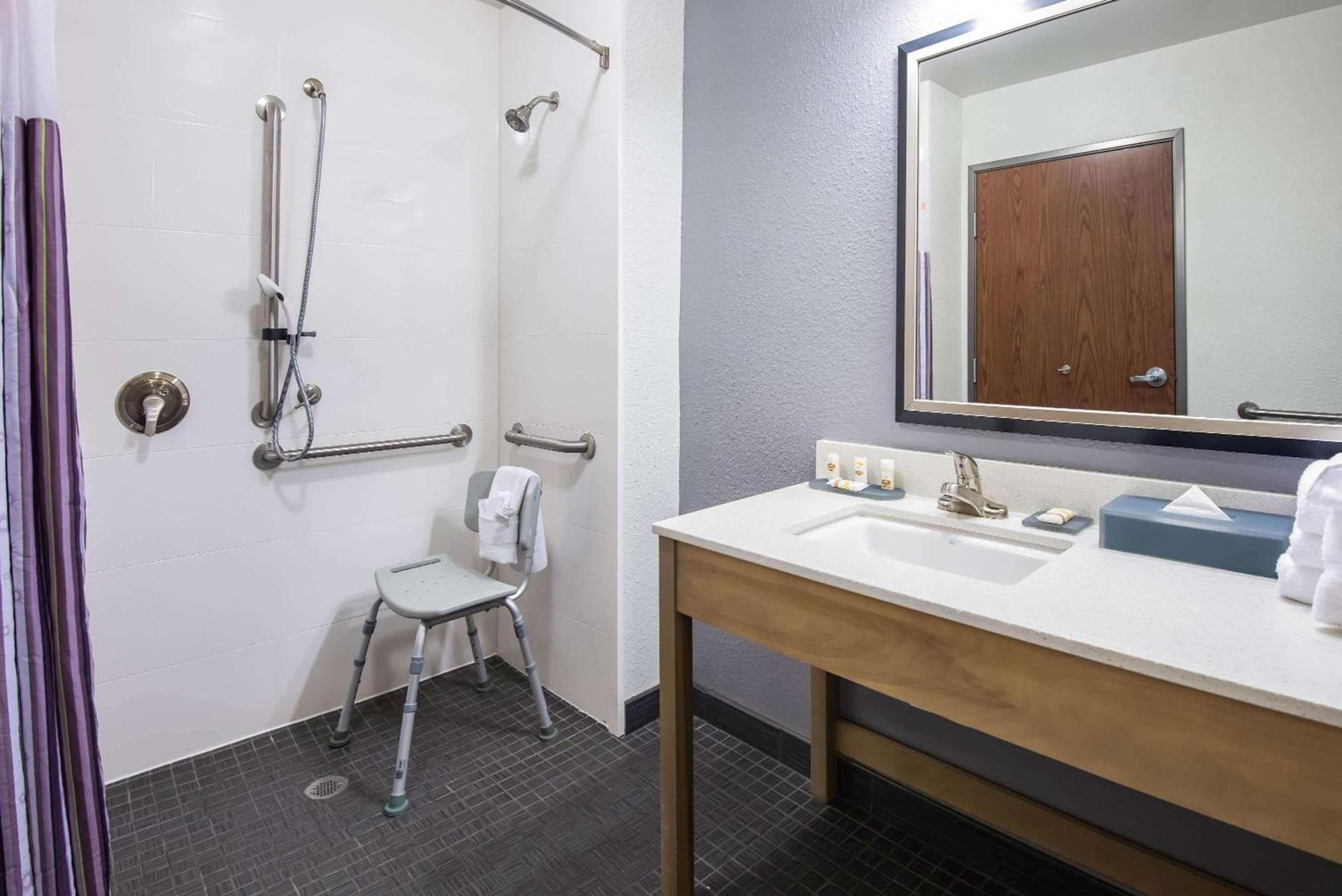 La Quinta by Wyndham Morgantown photo 26