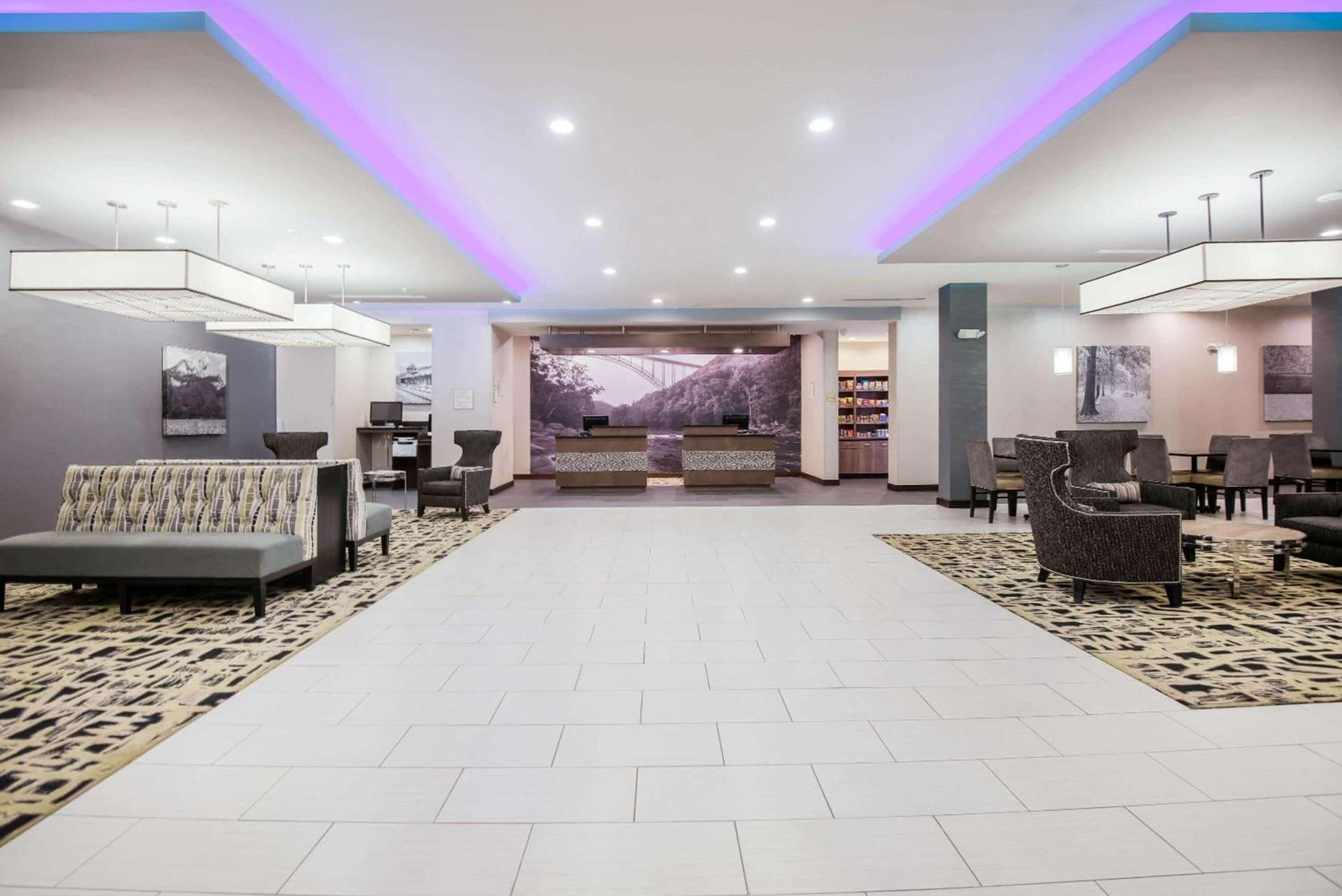 La Quinta by Wyndham Morgantown photo 6