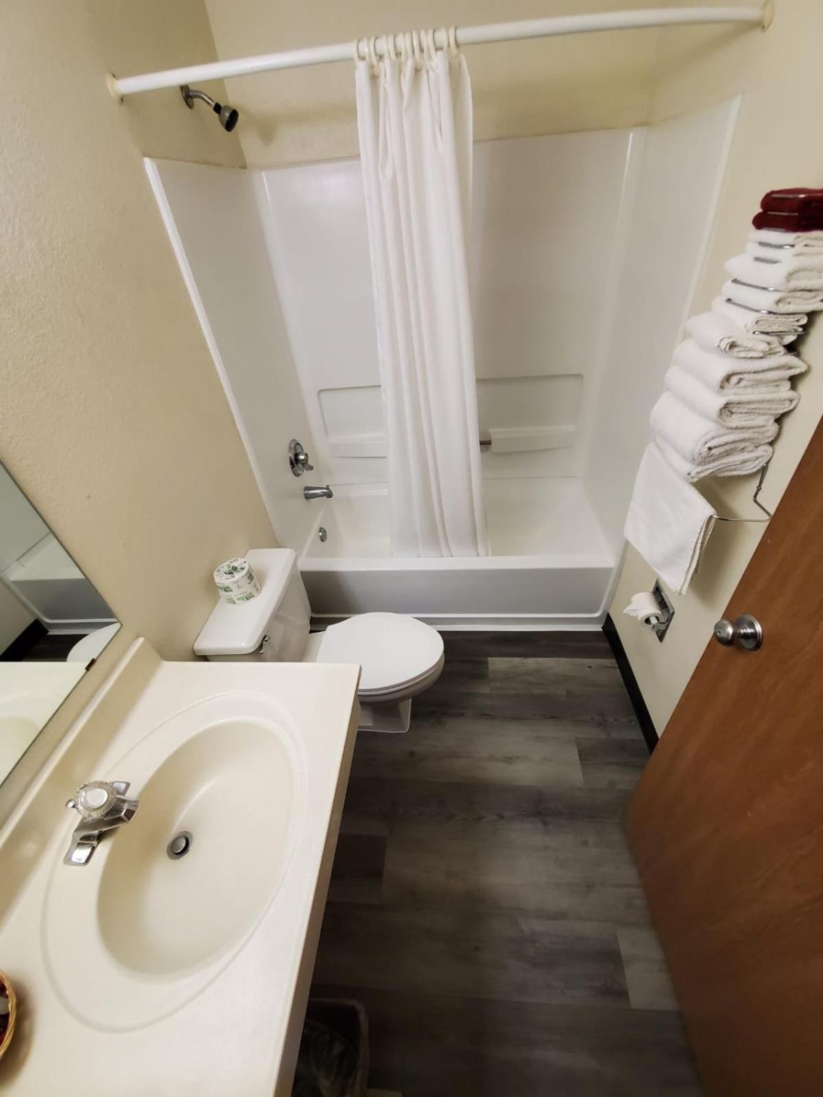 Americas Choice Inn & Suites photo 14
