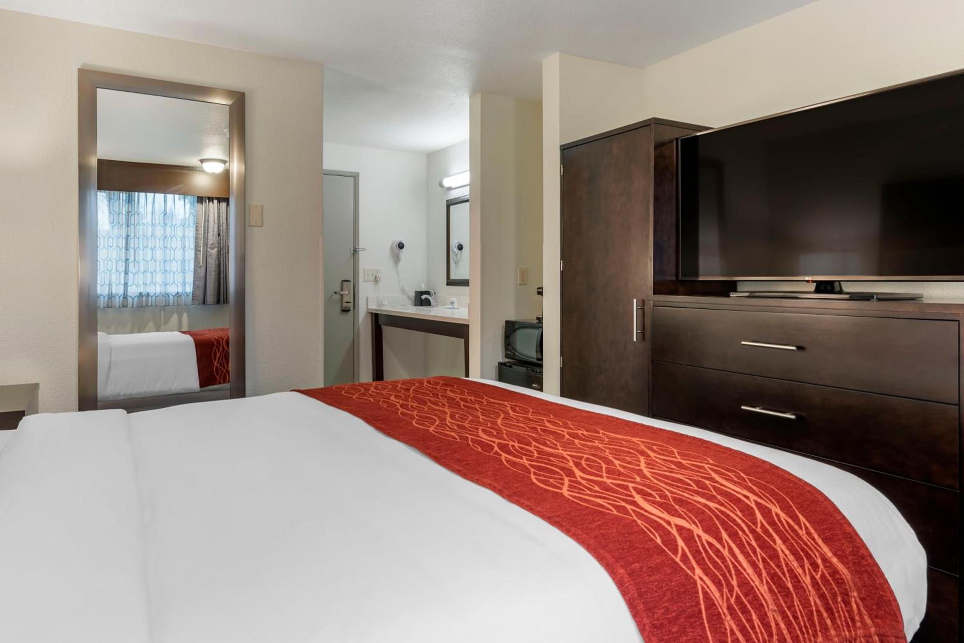 Comfort Inn & Suites Tigard near Washington Square photo 24