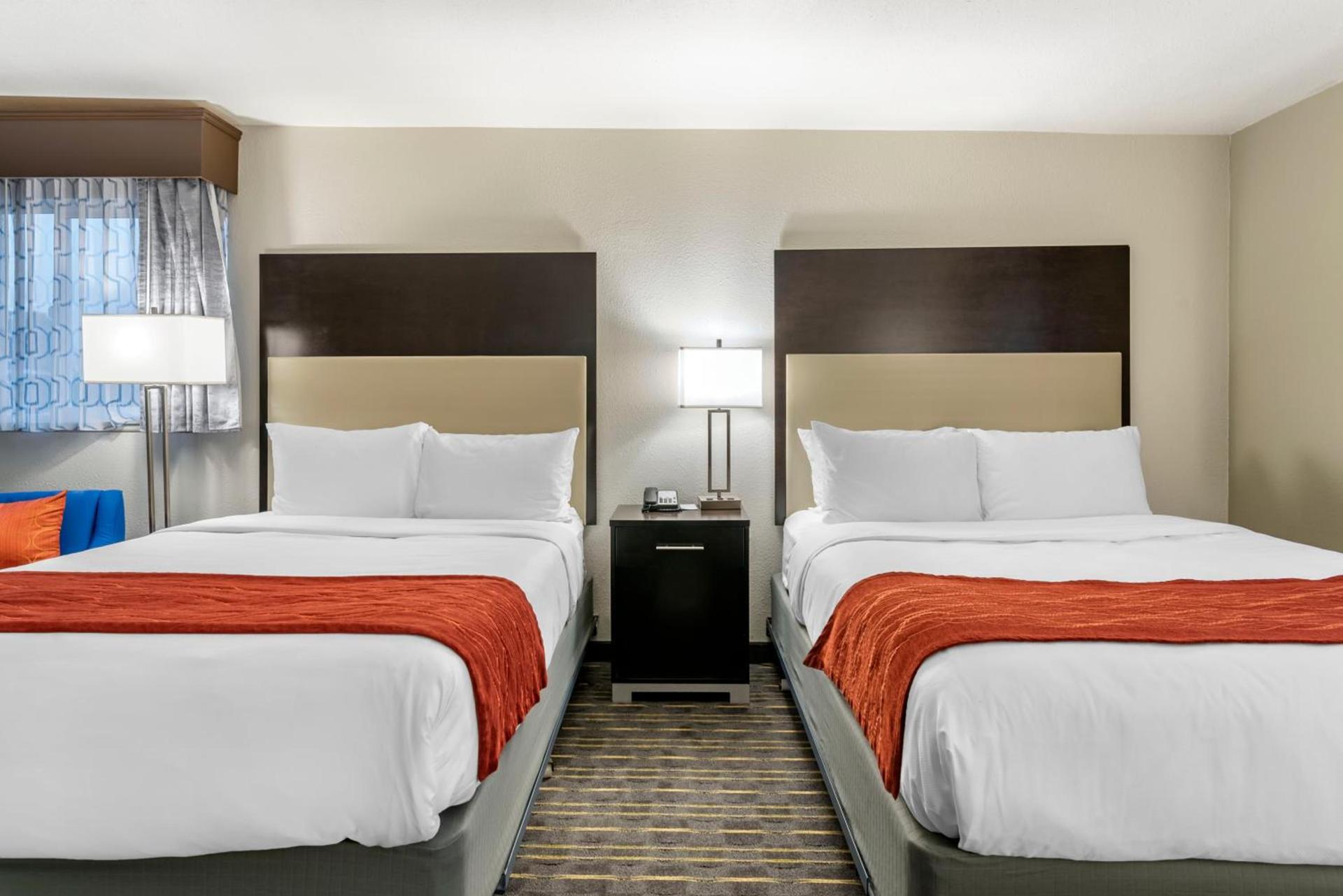 Comfort Inn & Suites Tigard near Washington Square photo 5