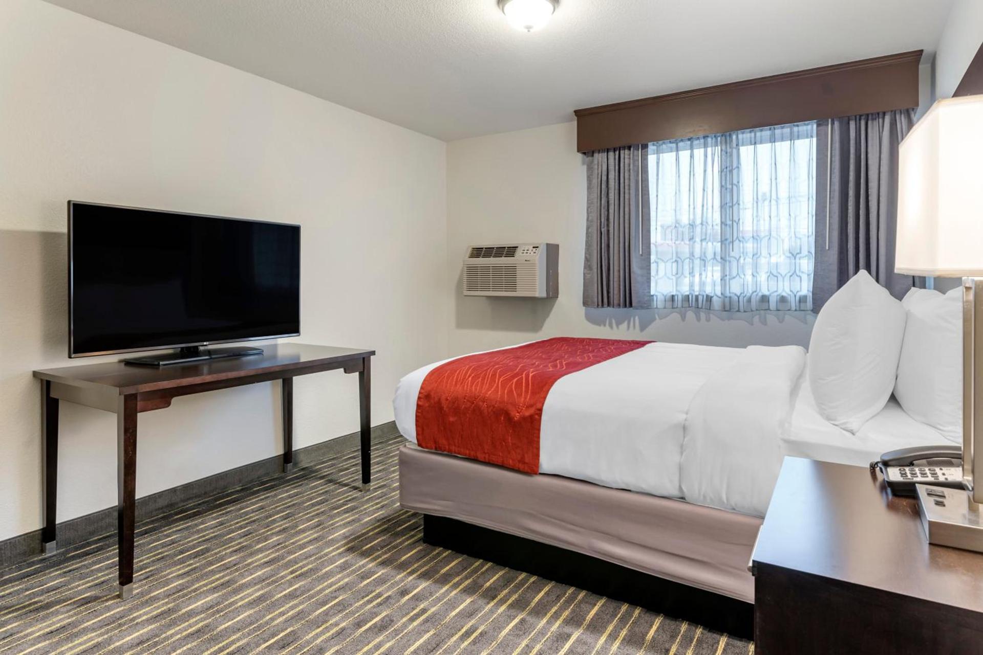 Comfort Inn & Suites Tigard near Washington Square photo 7