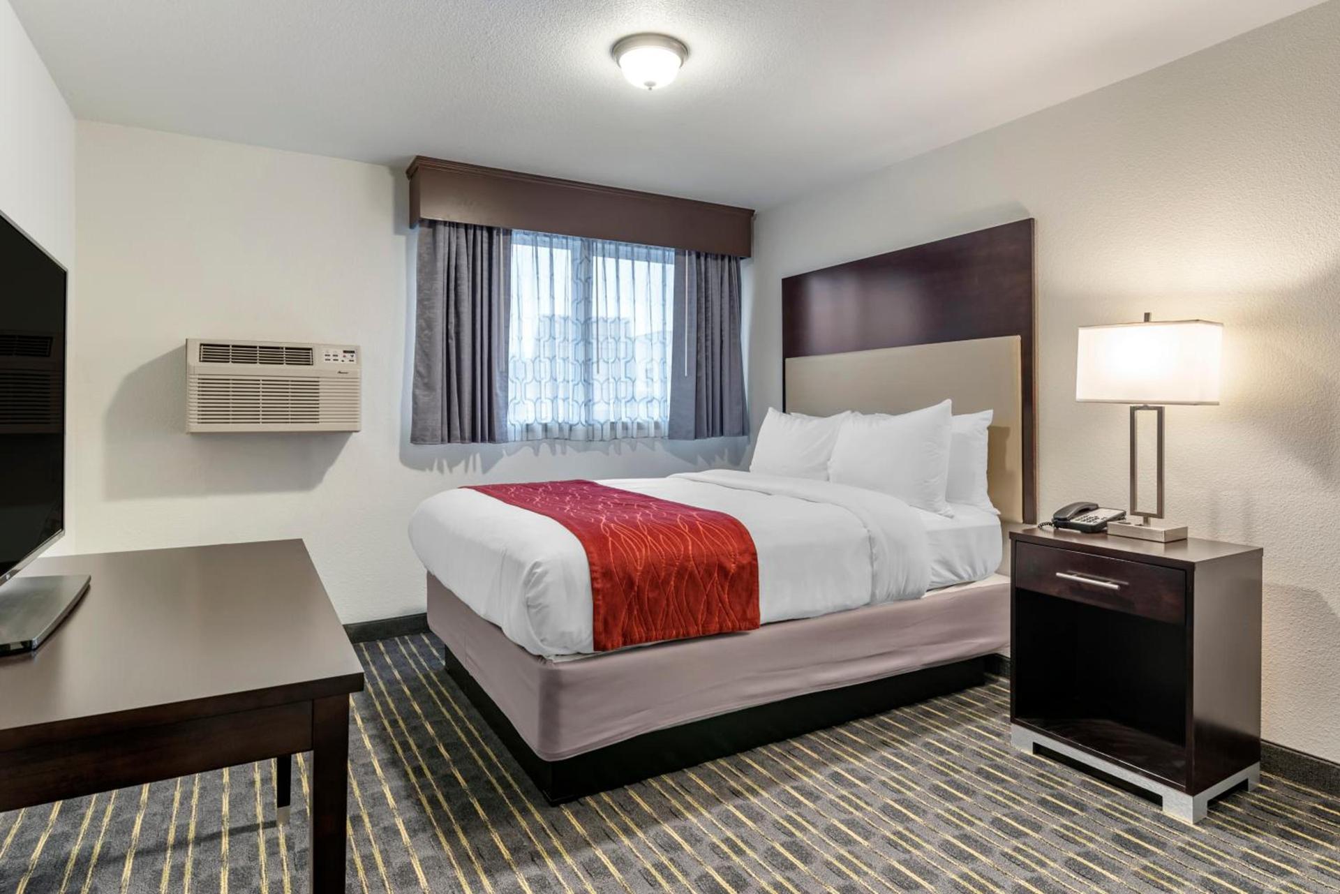 Comfort Inn & Suites Tigard near Washington Square photo 6