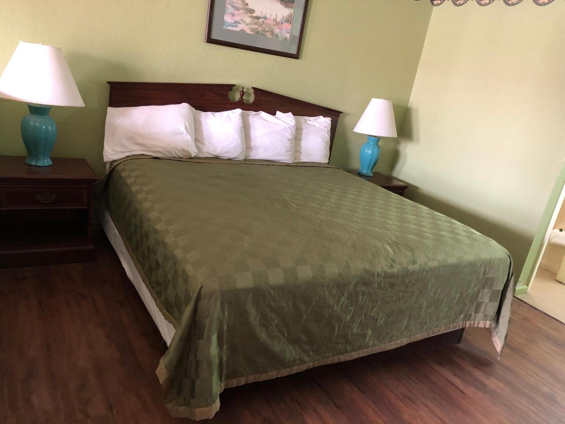 Lone Star Inn photo 4