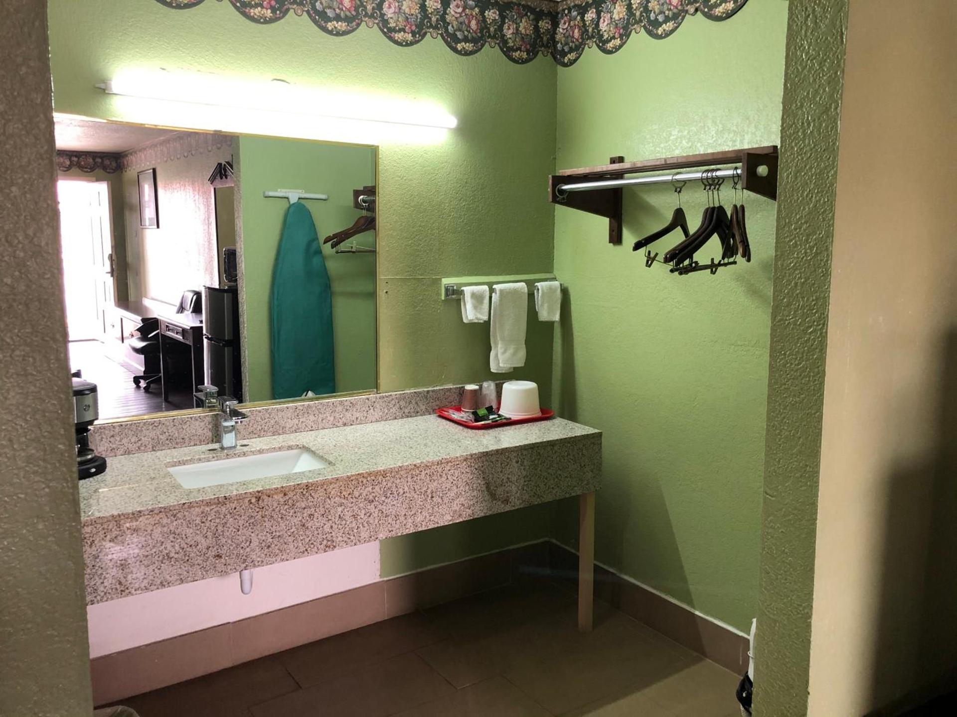Lone Star Inn photo 19