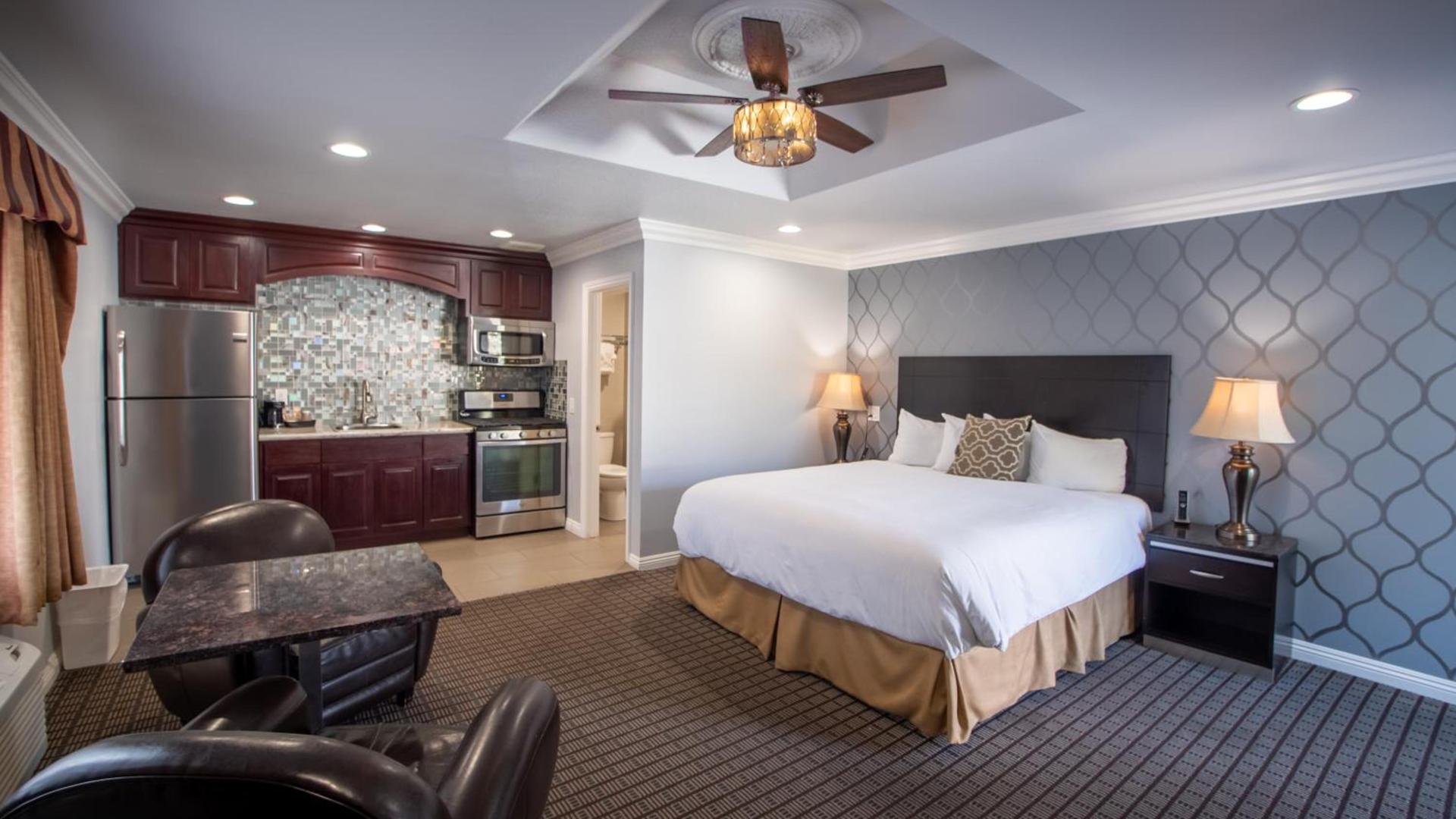 Crystal Lodge Motel photo 48