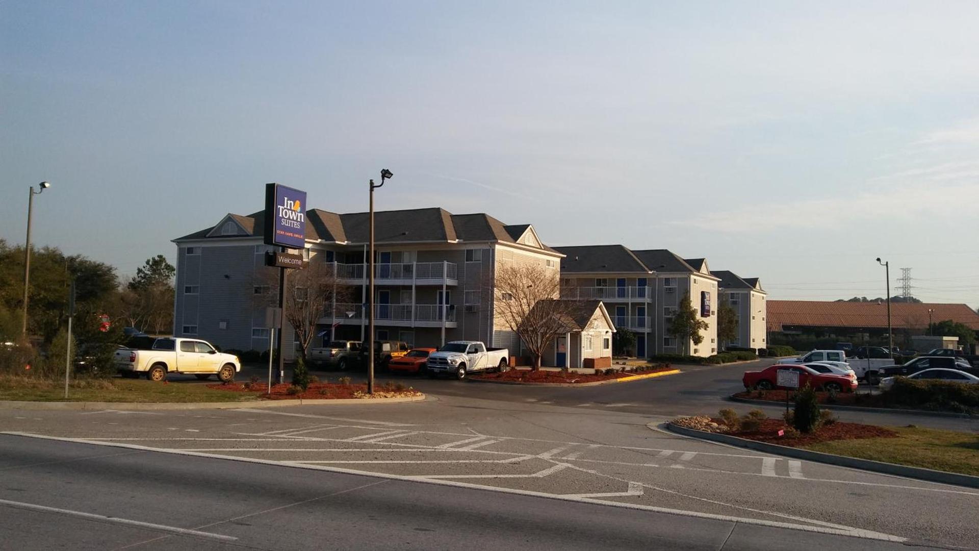 InTown Suites Extended Stay Savannah GA photo 2
