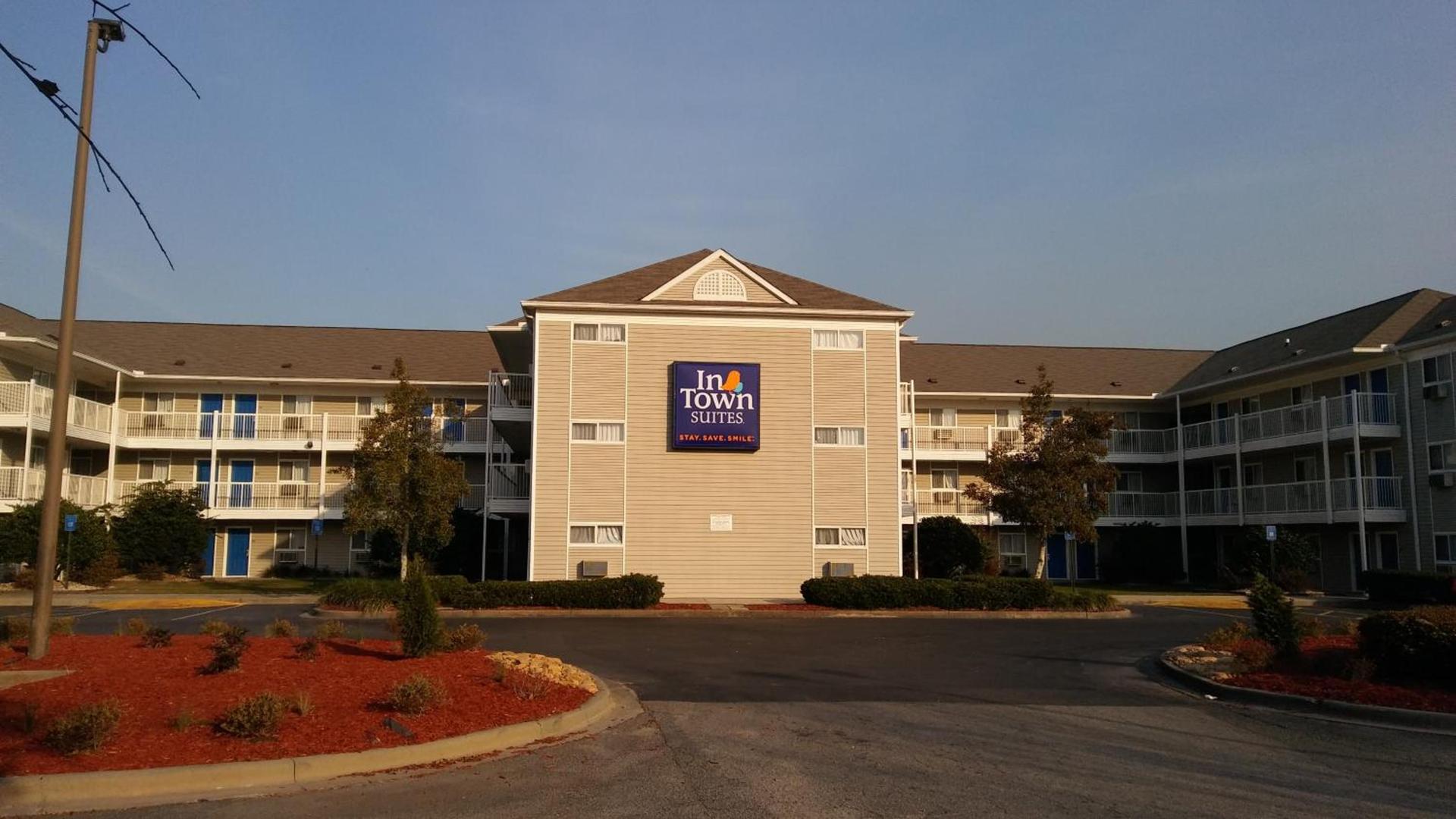 InTown Suites Extended Stay Savannah GA photo 3