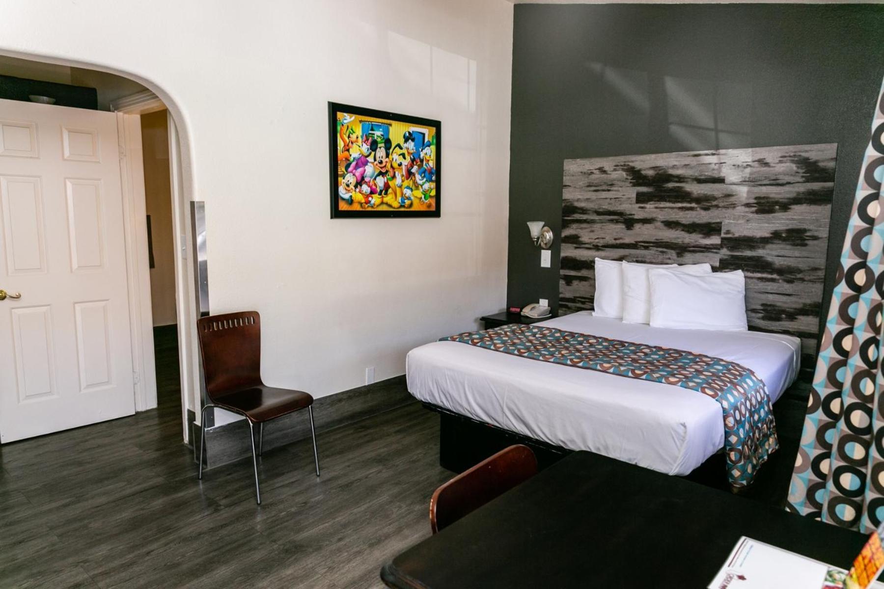 Anaheim Discovery Inn and Suites photo 28