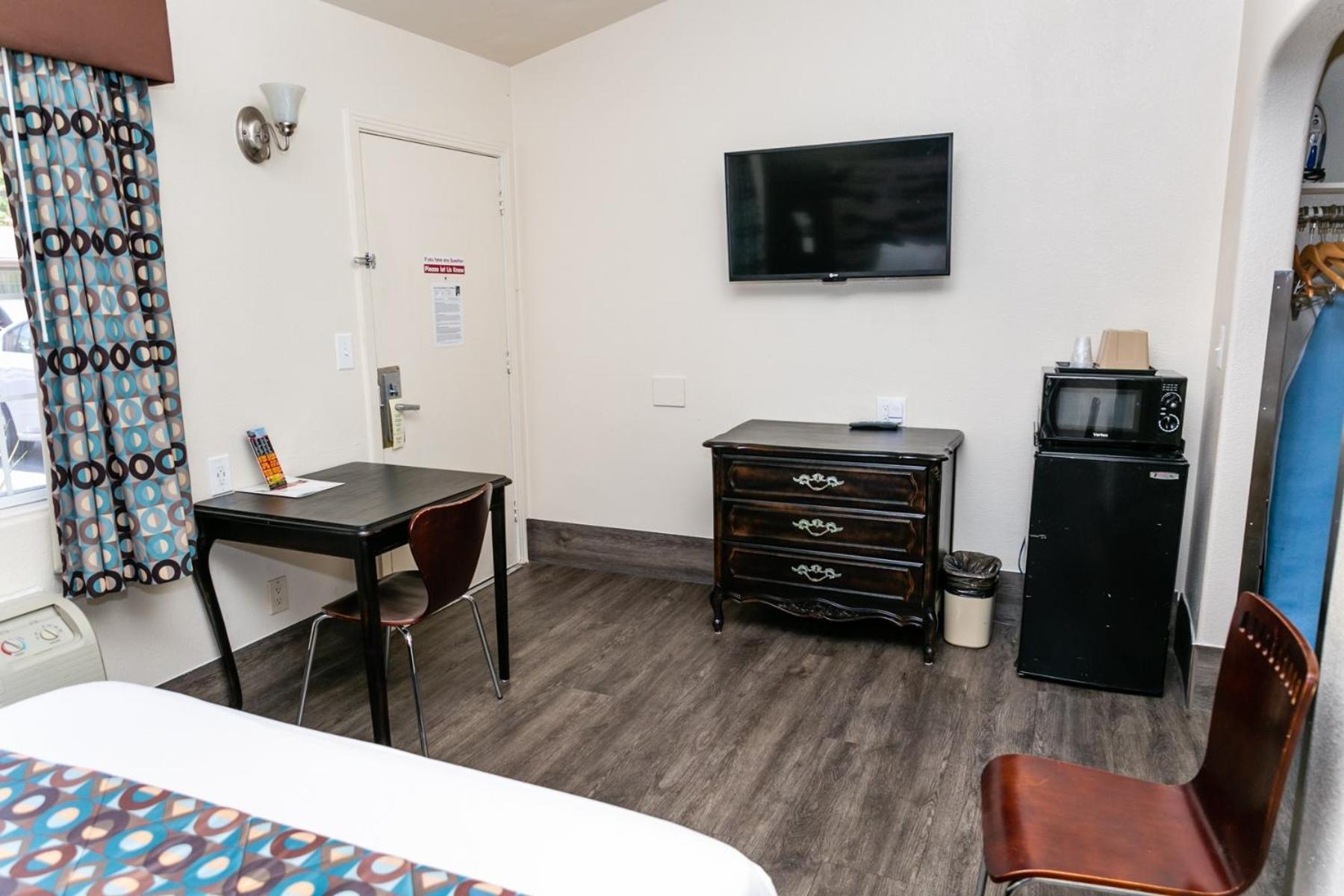 Anaheim Discovery Inn and Suites photo 38
