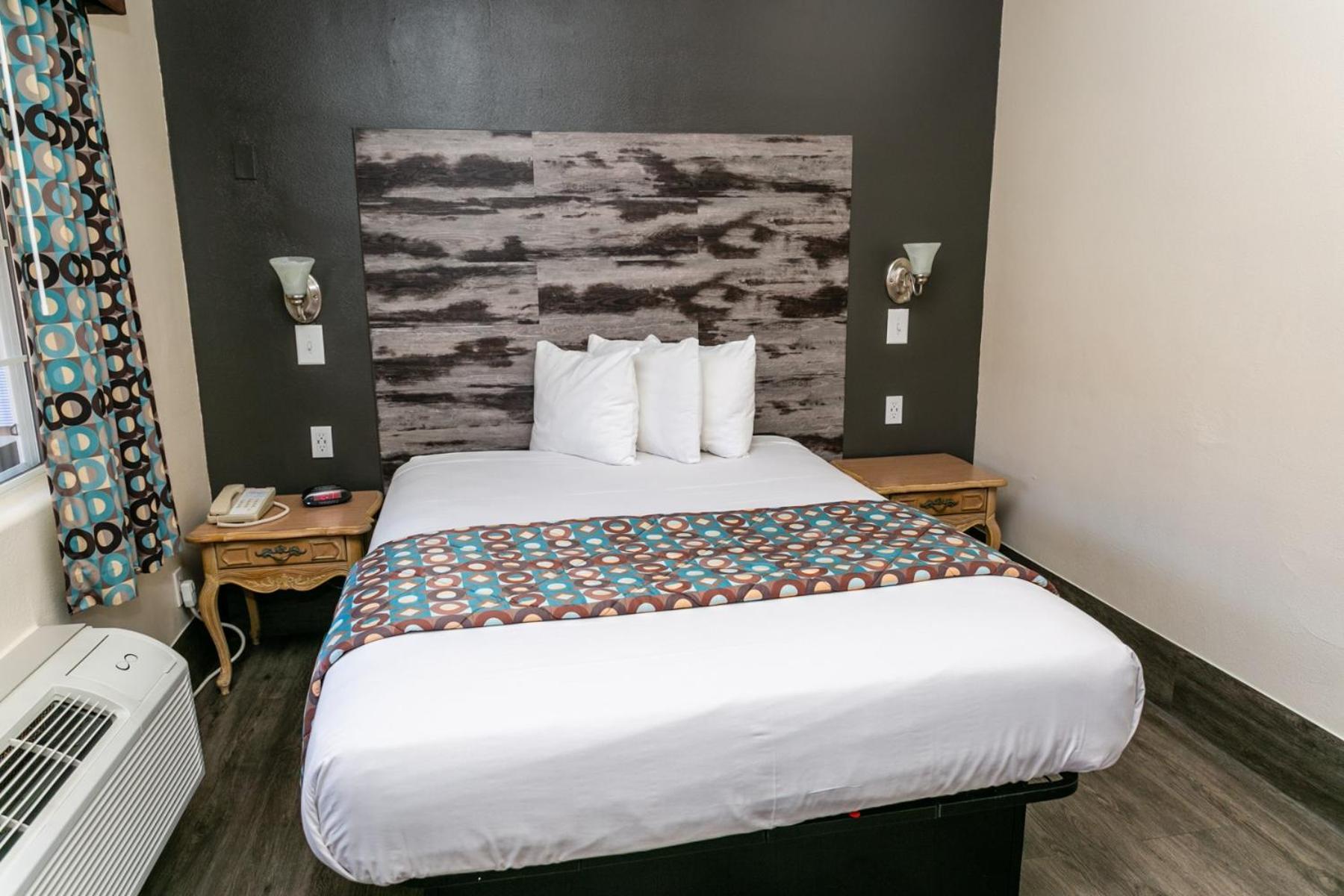 Anaheim Discovery Inn and Suites photo 39