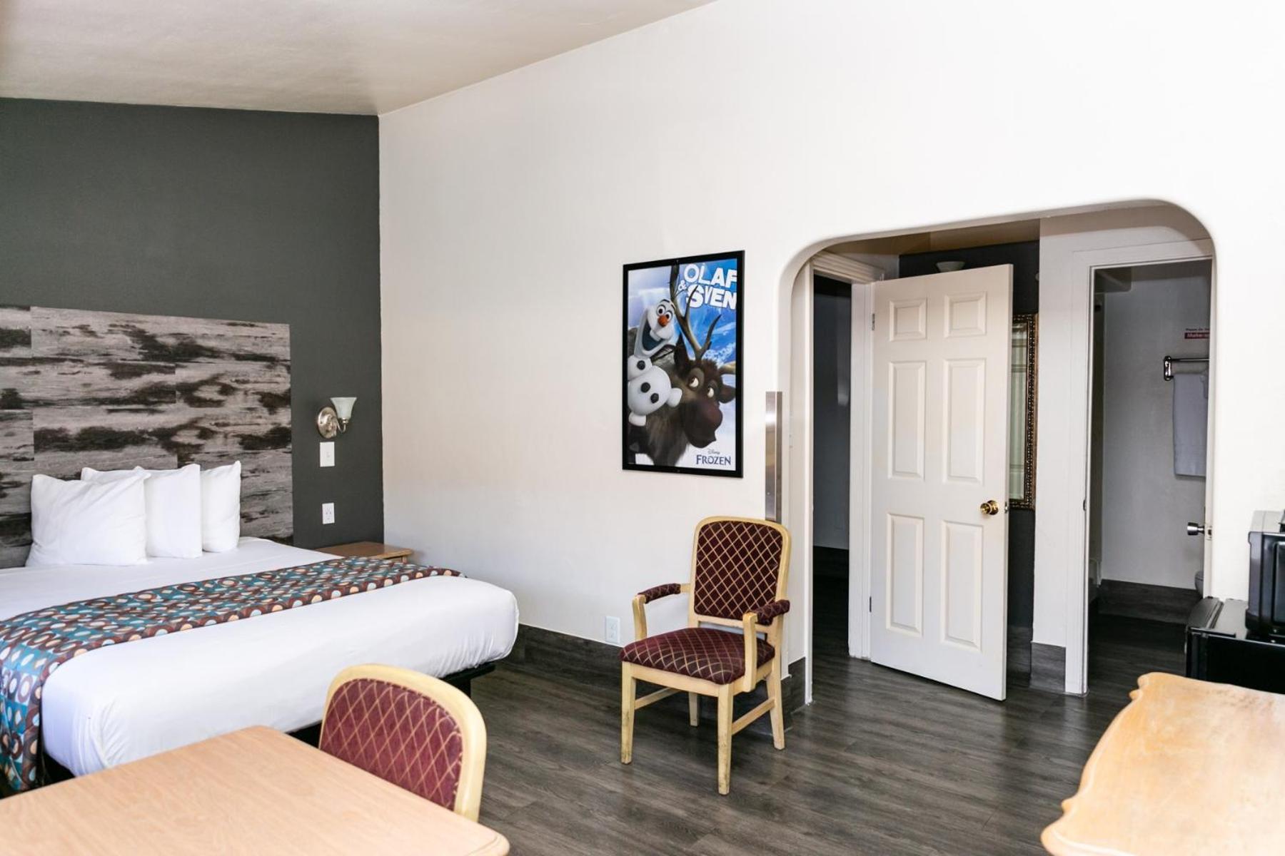 Anaheim Discovery Inn and Suites photo 45