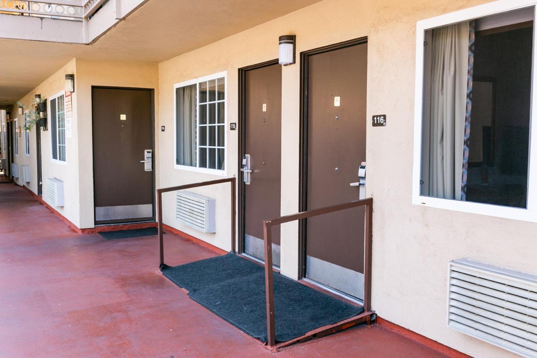 Anaheim Discovery Inn and Suites photo 57