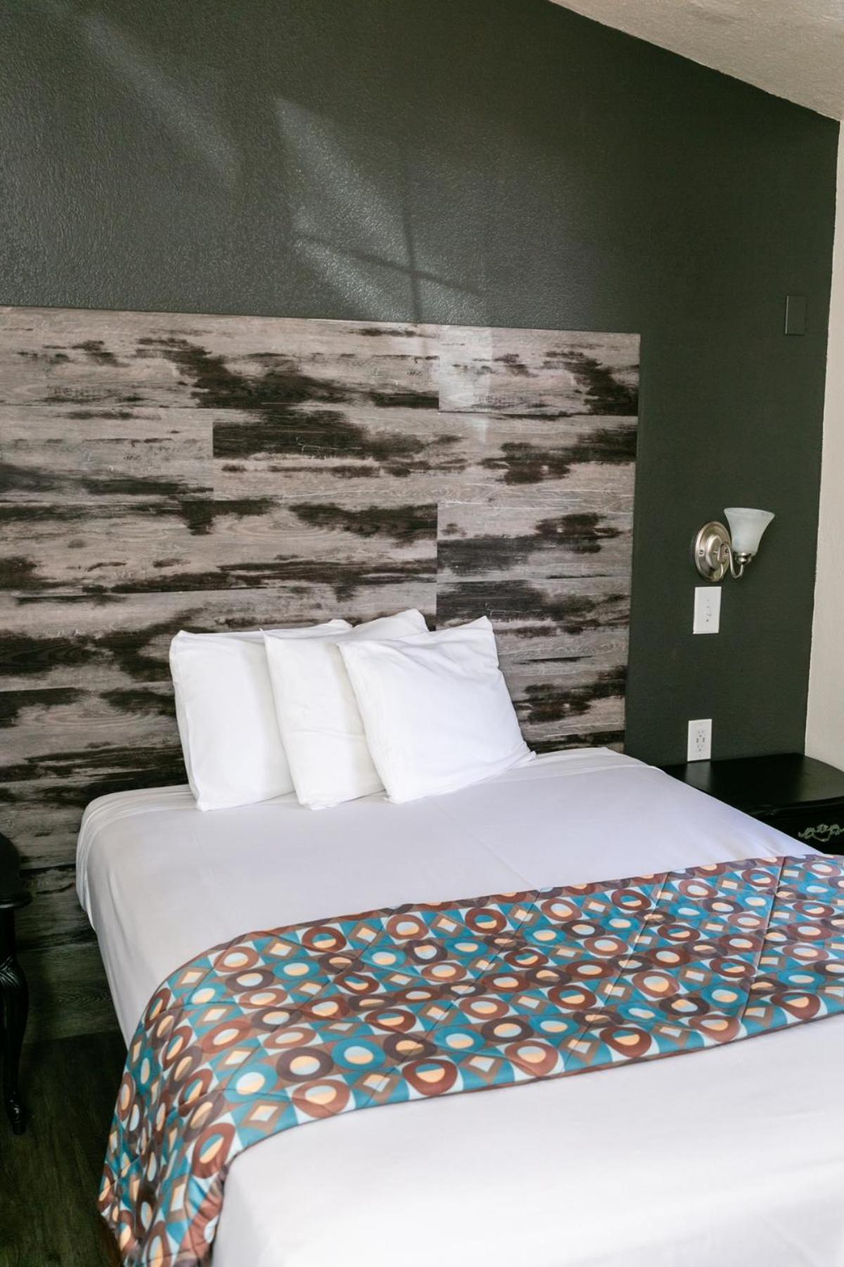 Anaheim Discovery Inn and Suites photo 72