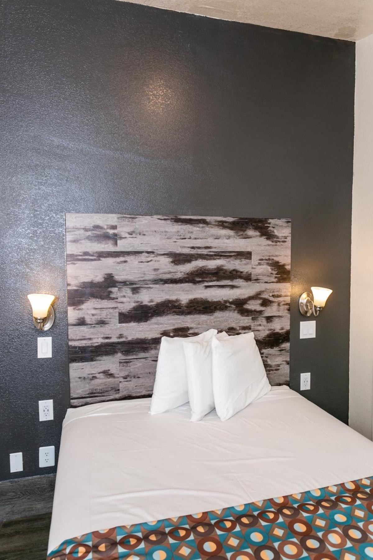 Anaheim Discovery Inn and Suites photo 73