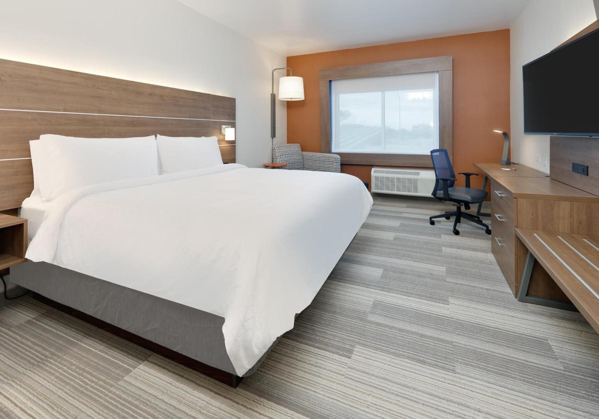 Holiday Inn Express & Suites Plano East - Richardson by IHG photo 11