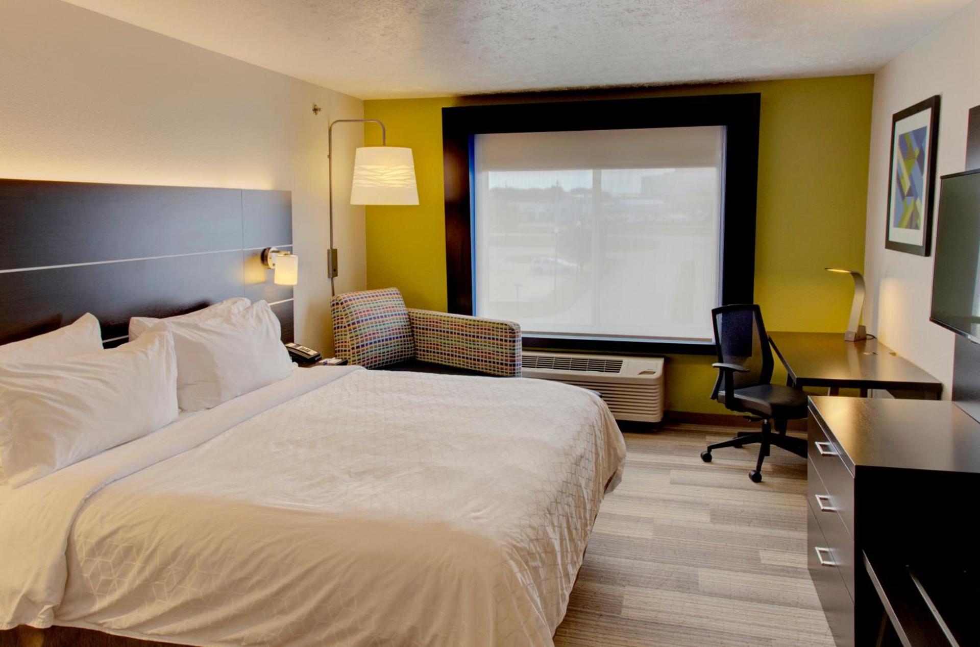 Holiday Inn Express & Suites Le Mars by IHG photo 32