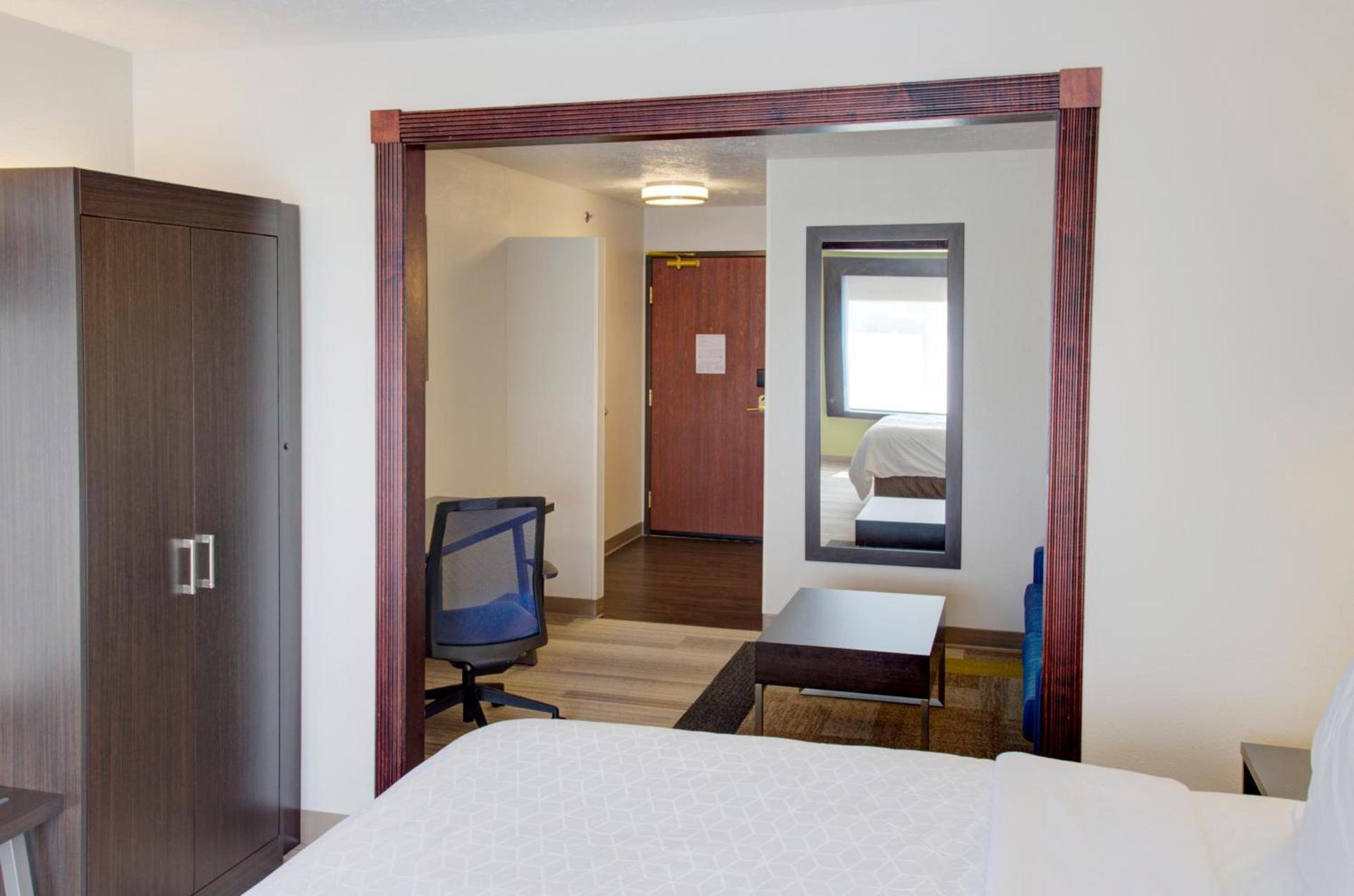 Holiday Inn Express & Suites Le Mars by IHG photo 27