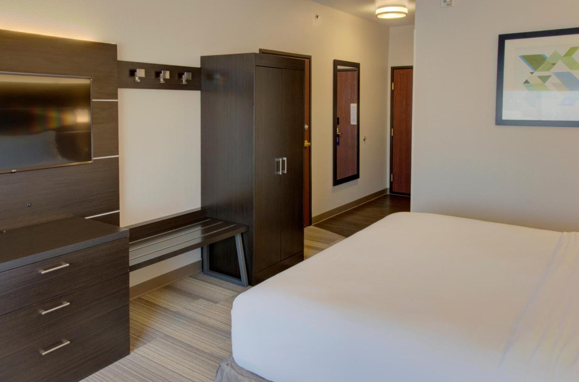 Holiday Inn Express & Suites Le Mars by IHG photo 30