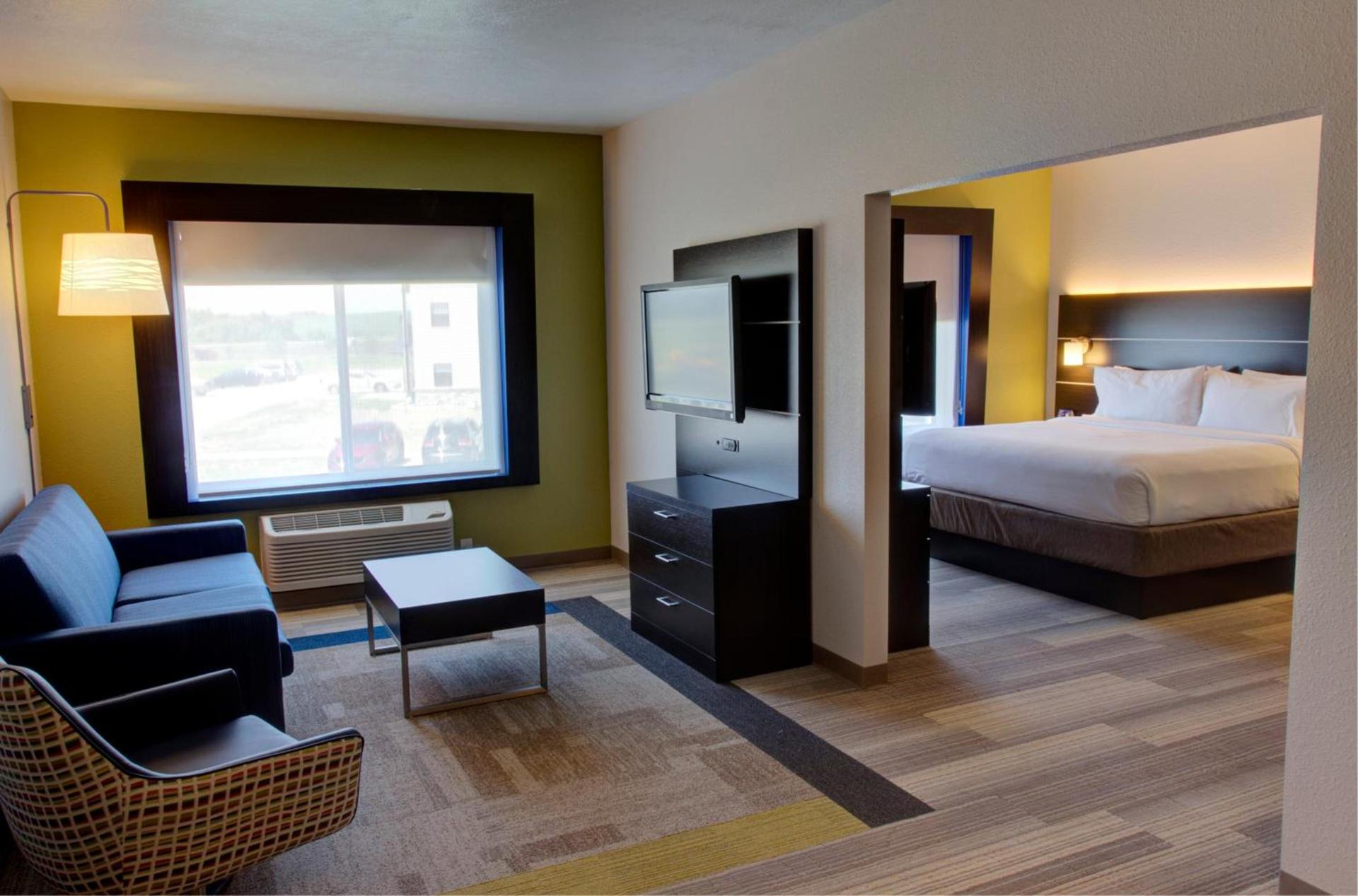 Holiday Inn Express & Suites Le Mars by IHG photo 35