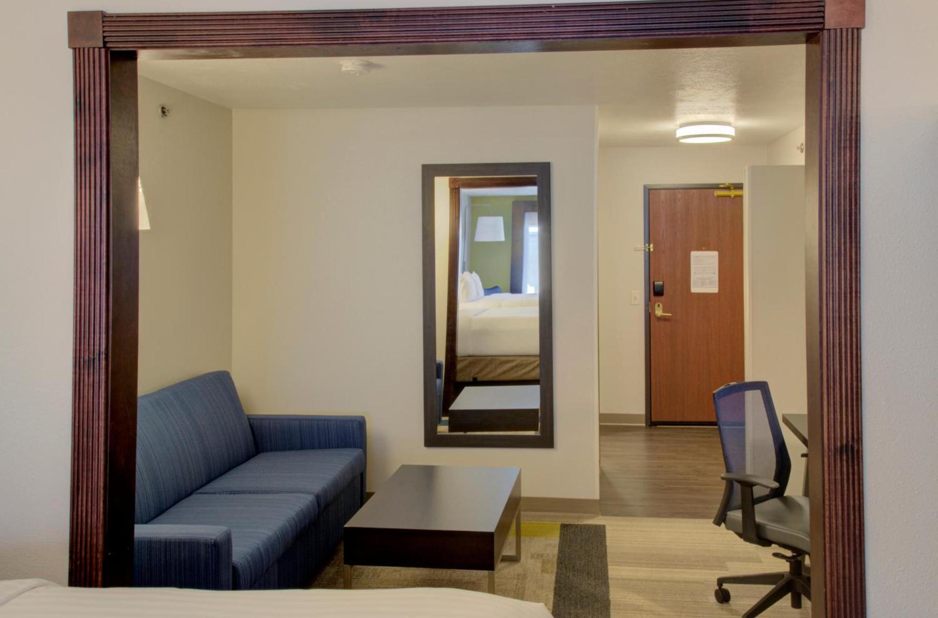 Holiday Inn Express & Suites Le Mars by IHG photo 39