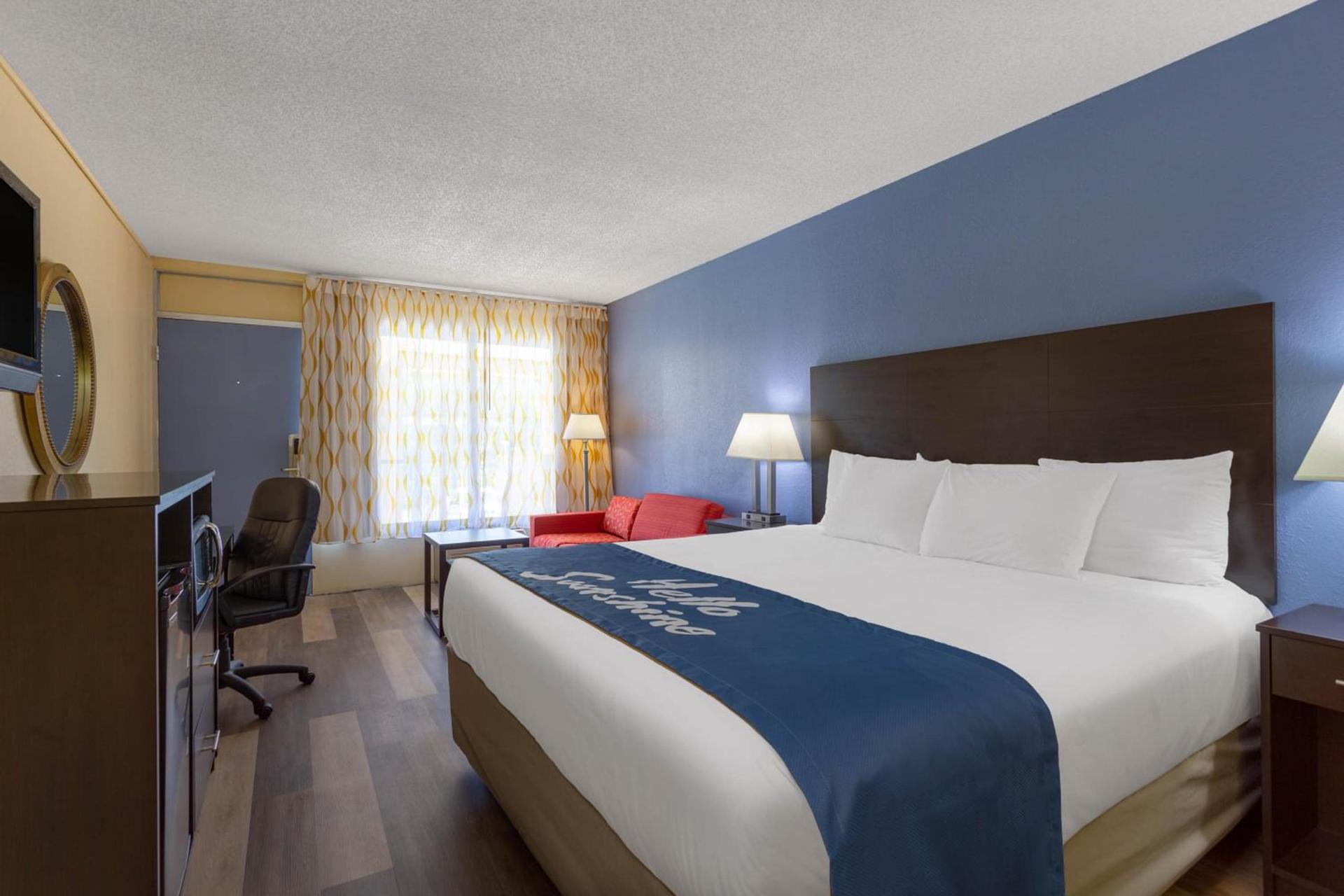 Days Inn by Wyndham Greensboro Airport photo 28