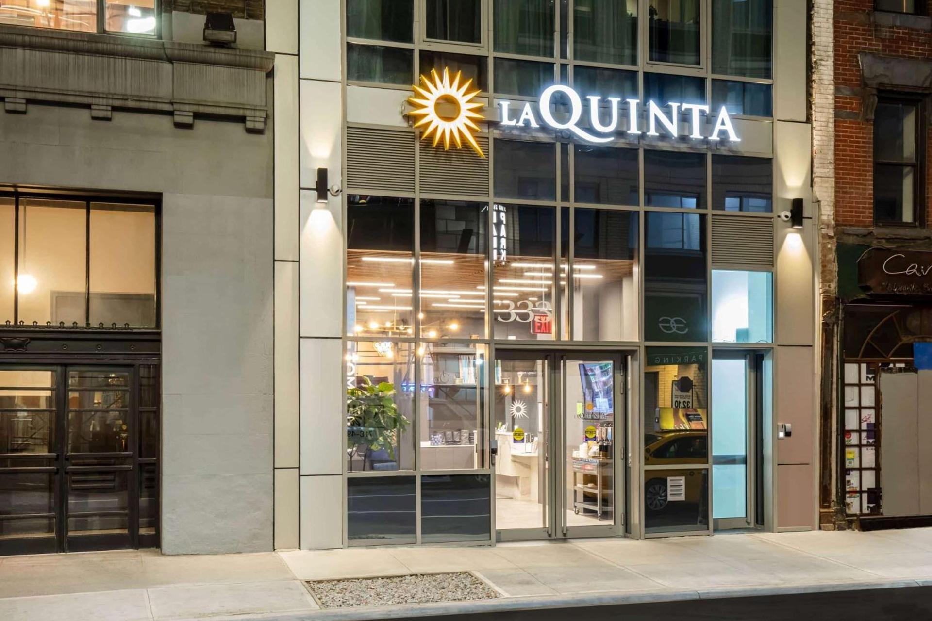 La Quinta by Wyndham Time Square South photo 2
