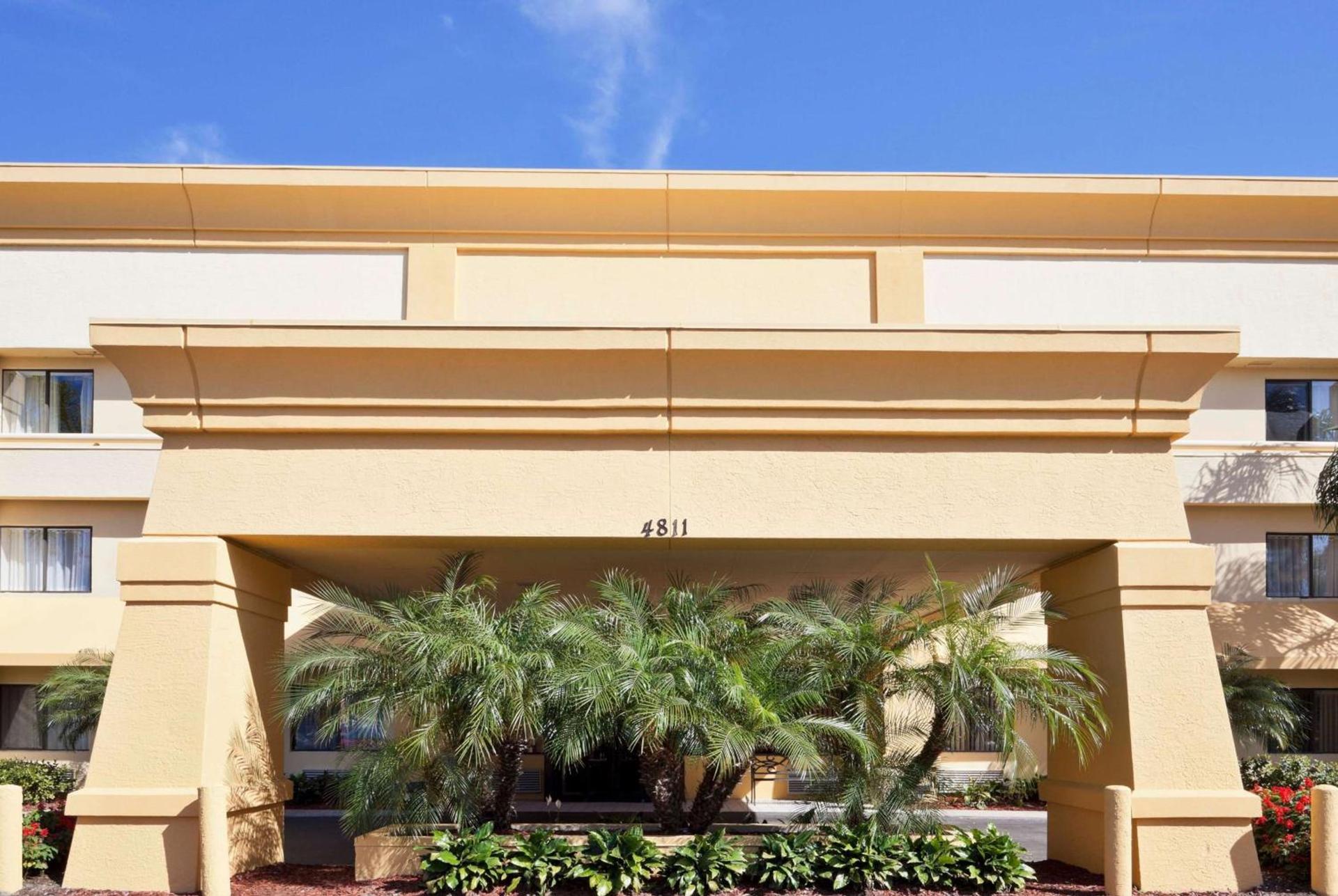 La Quinta by Wyndham Tampa Fairgrounds - Casino photo 1