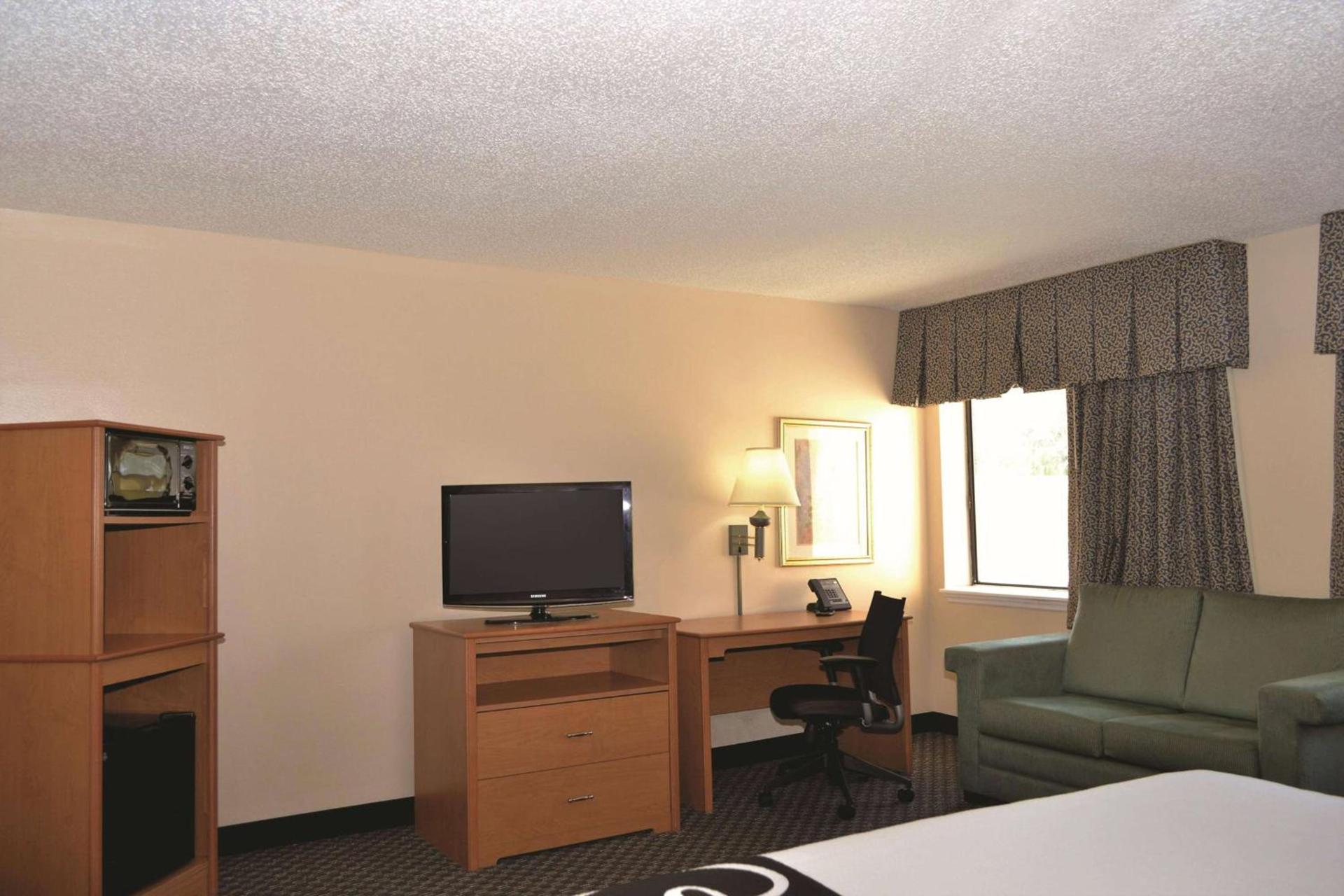 La Quinta by Wyndham Tampa Fairgrounds - Casino photo 35