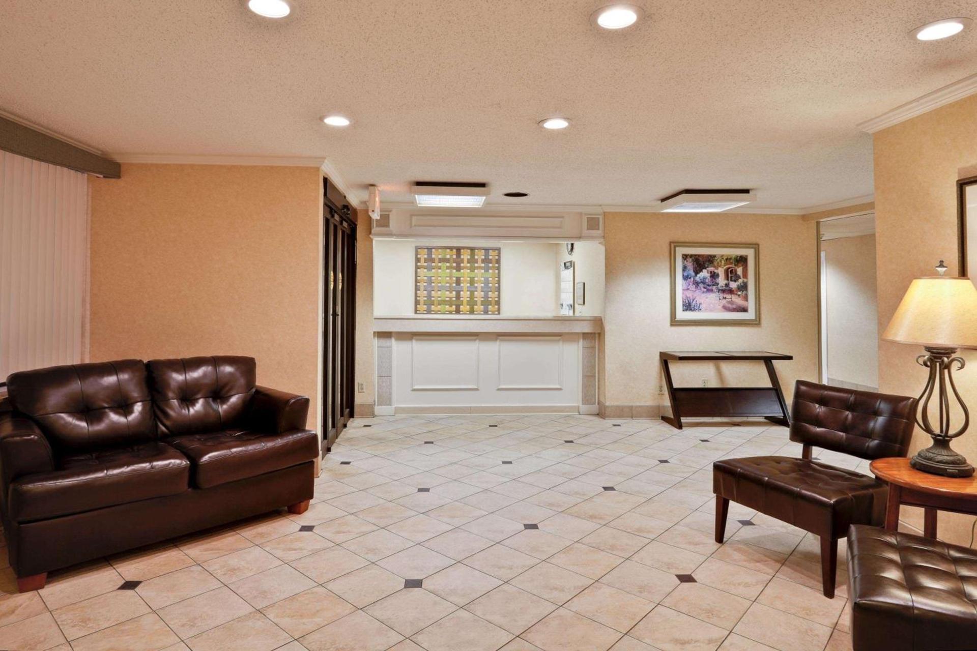 La Quinta by Wyndham Tampa Fairgrounds - Casino photo 42
