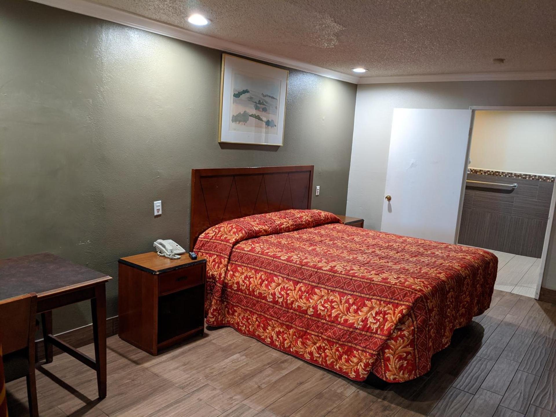 Passport Inn & Suites photo 2