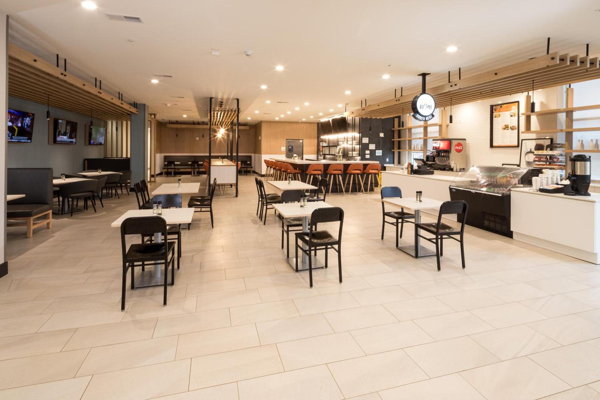 Holiday Inn & Suites Kalamazoo West photo 42